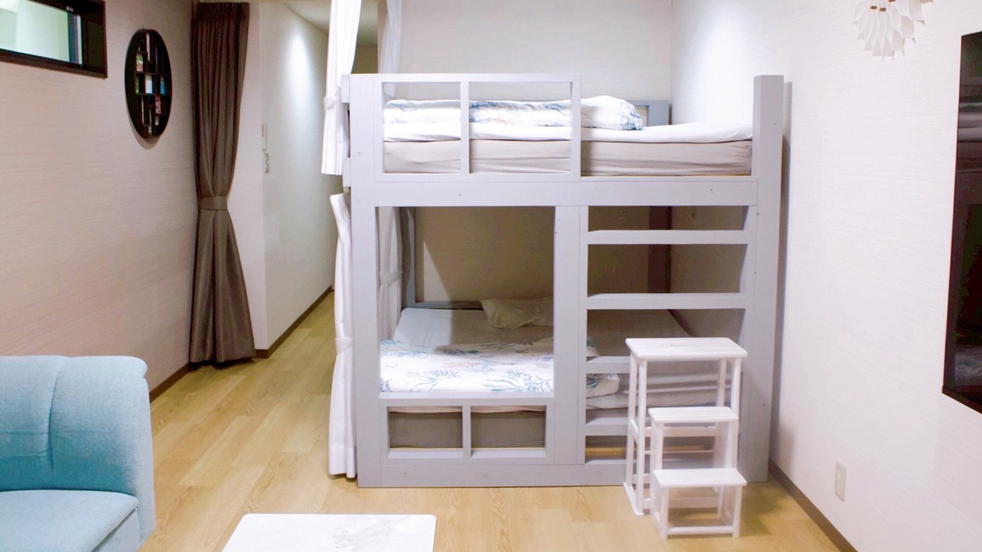 ・【客房】與家人朋友一起享受舒適的住宿體驗。時尚的西式客房配有雙層床，可留下美好的回憶。