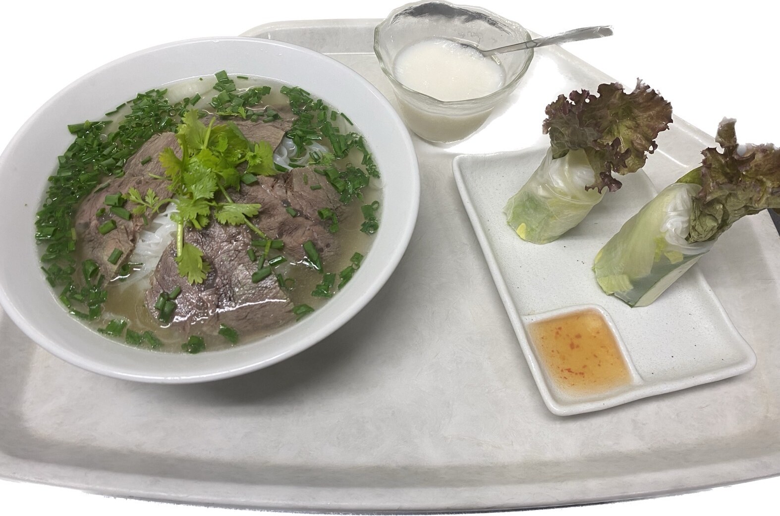 早餐：牛肉河粉和春捲