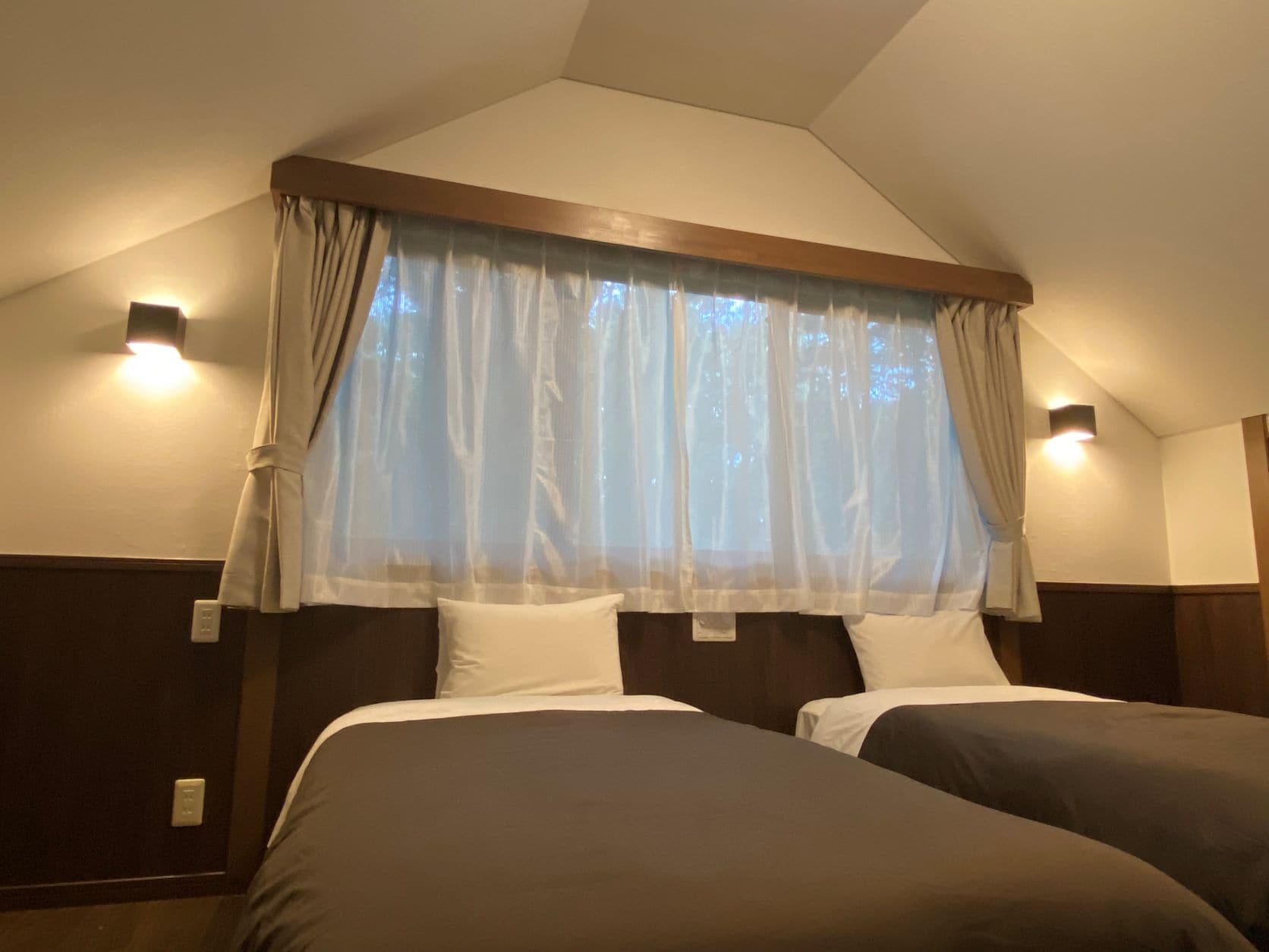Honors Hill 19 2nd floor bedroom (single x 2)