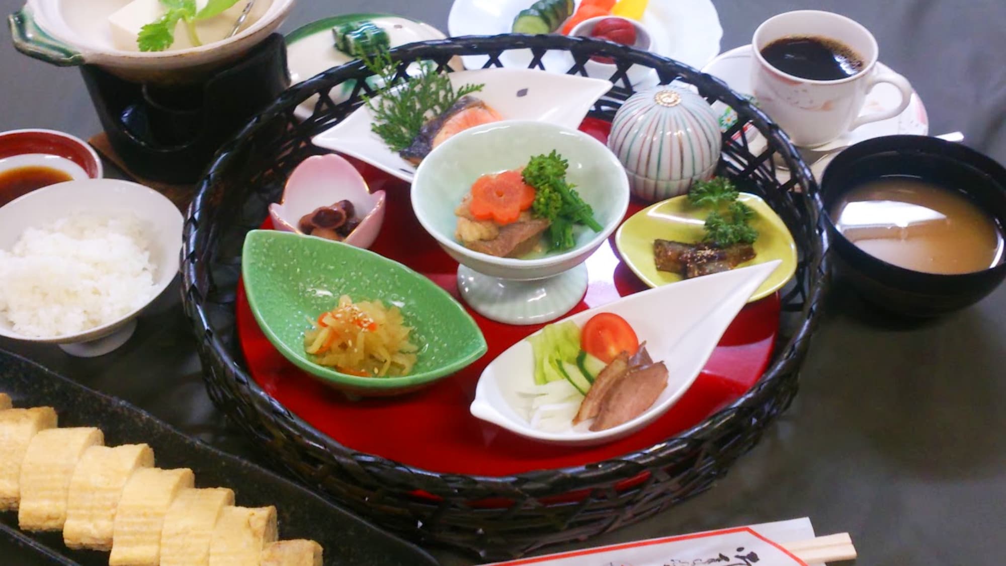 The popular rolled omelet has a melting texture and a deep richness and elegant sweetness that spreads throughout your mouth.