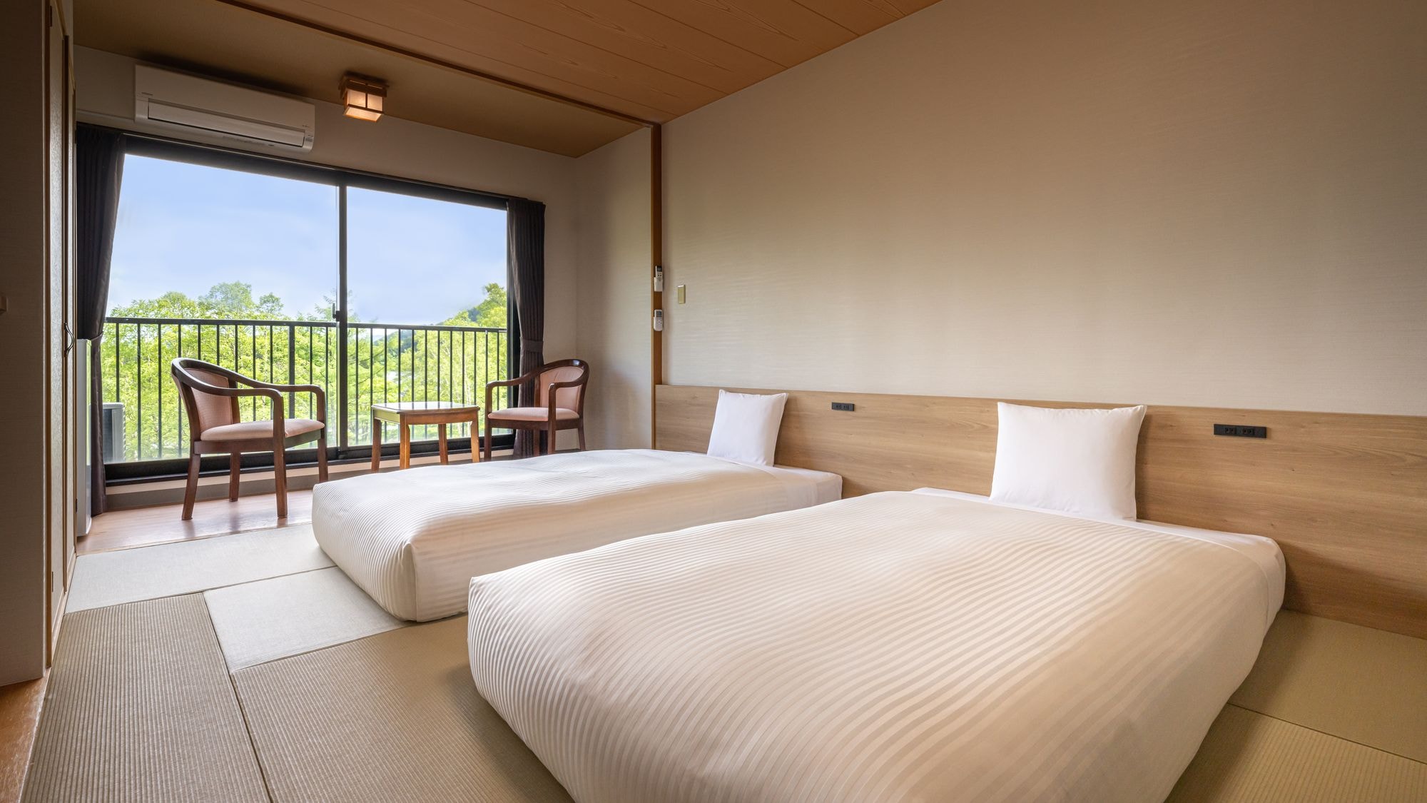 [Kamar bergaya Jepang dengan 10 tikar tatami dan kasur]