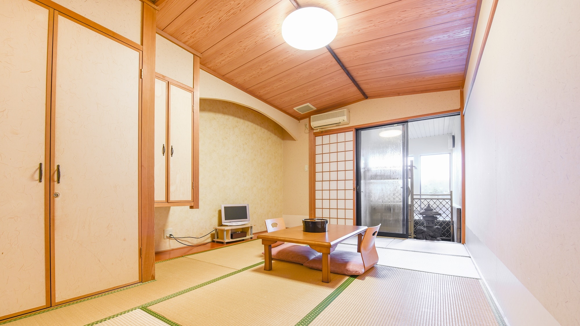 * [Example of guest room] All guest rooms have a semi-open-air bath. Please spend your time slowly.