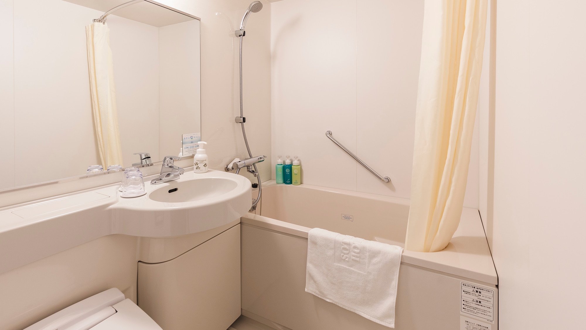 ・[Kamar mandi kembar] Anda dapat meregangkan anggota tubuh dan bersantai di bak mandi yang dalam.