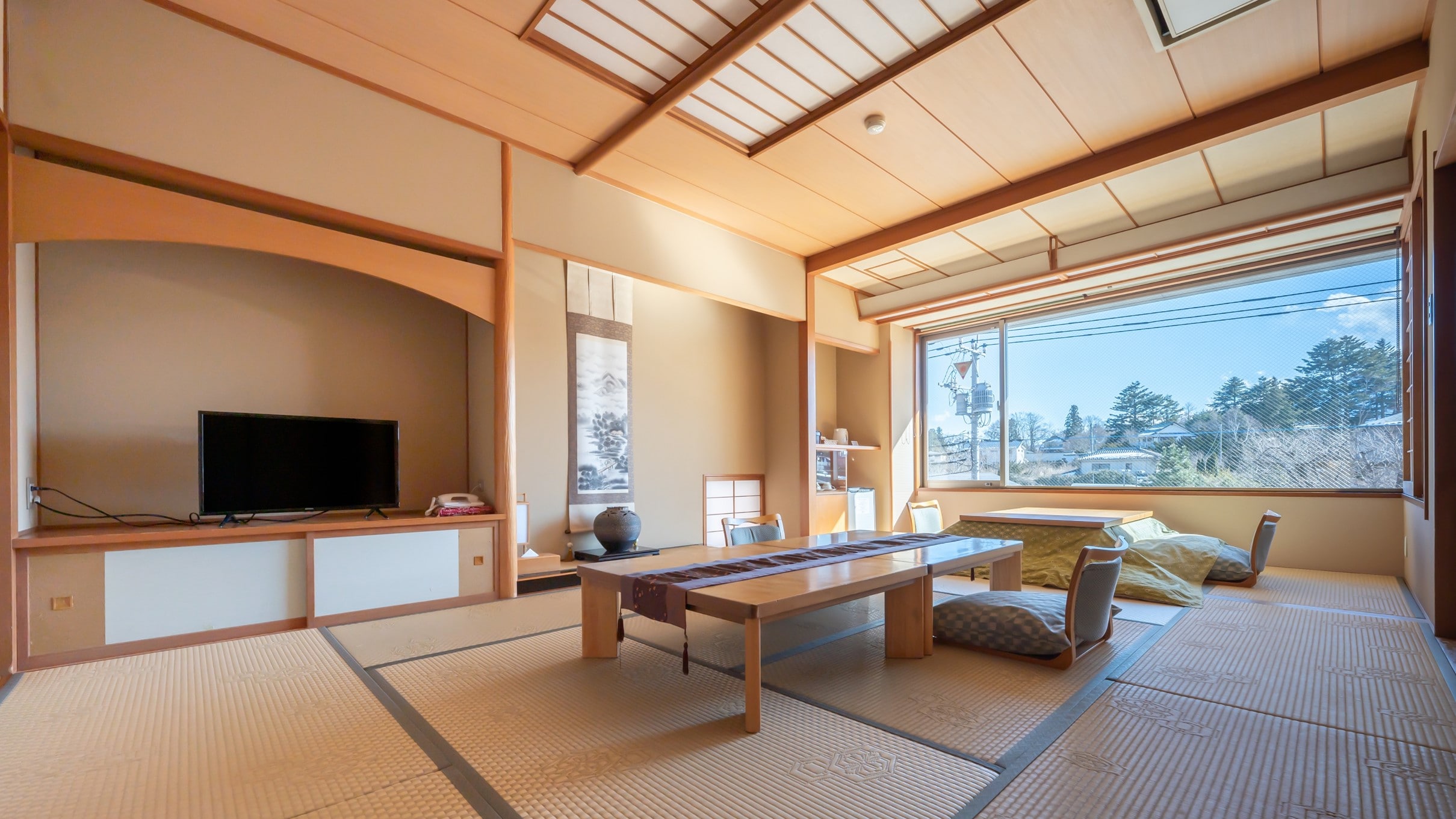 2.3F Japanese-style room with Mt. Fuji observation bath 10 tatami mats + wide-rimmed kotatsu [deluxe]