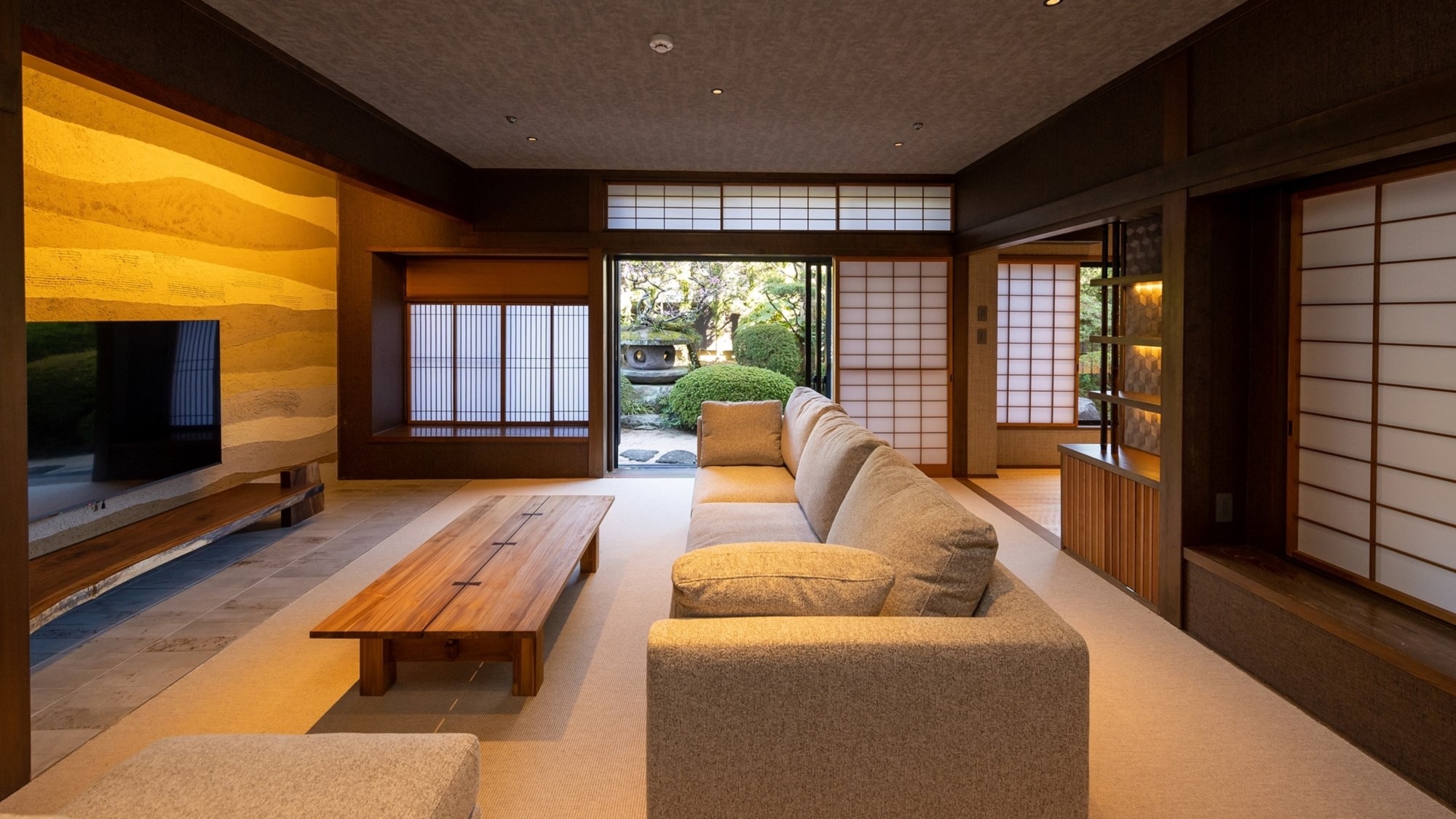 [Renovated in 2023] Special Japanese-Western room (non-smoking room)