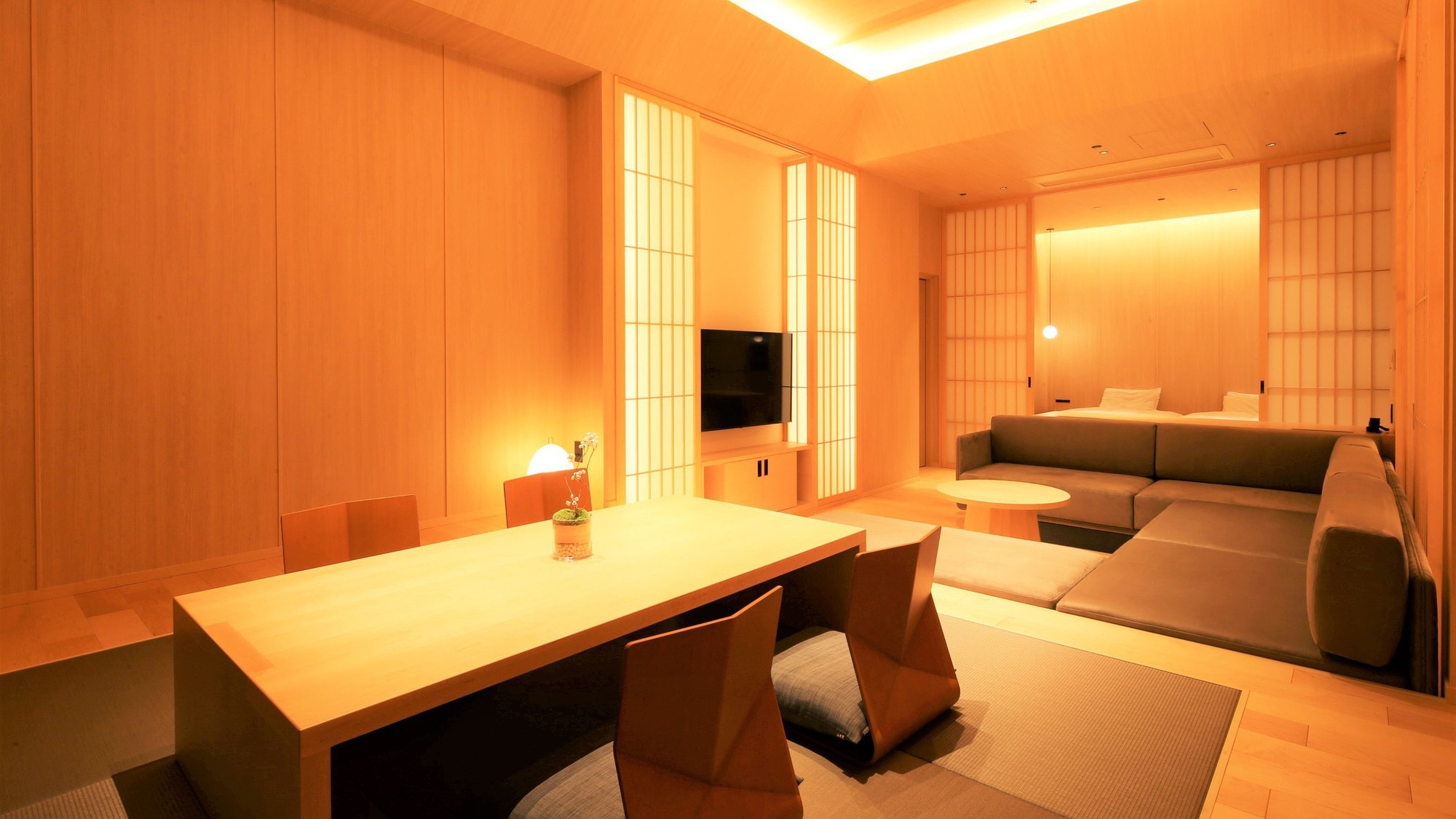 ห้องคาวามิ สวีท ญี่ปุ่น โมเดิร์น พร้อมอ่างน้ำพุร้อนกึ่งเปิดโล่ง [87 ตร.ม.]