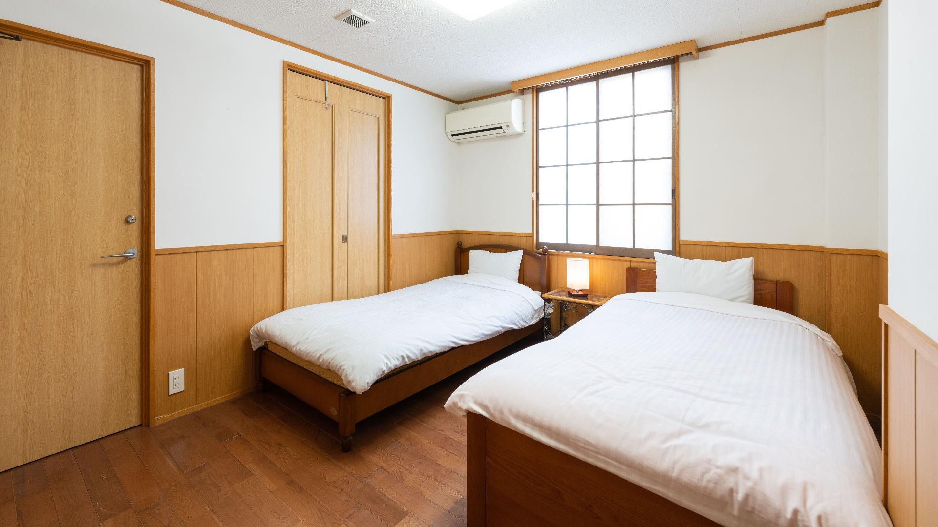 Standard family room / 45 square meters / Capacity 1 to 6 people