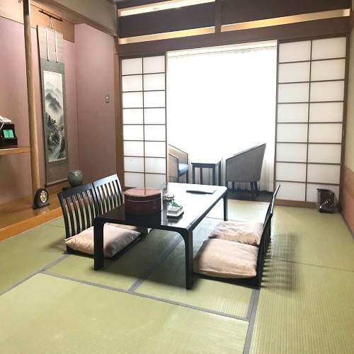 【일본식 방】 온천의 뒤는 다다미로 잠자리 ♪ 차분한 분위기의 일본식 방입니다.