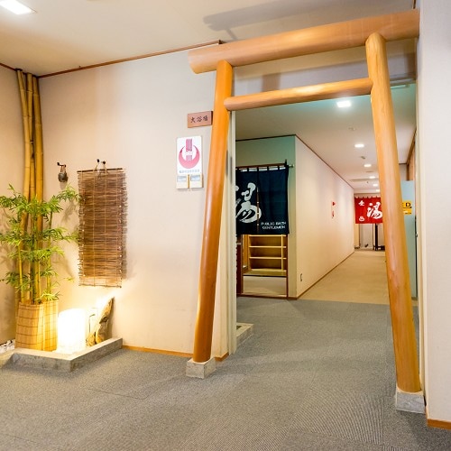 ■ [Large communal bath] When you pass through the torii gate, you will find a relaxing hot spring ♪ Please enjoy the 100% hot spring water.