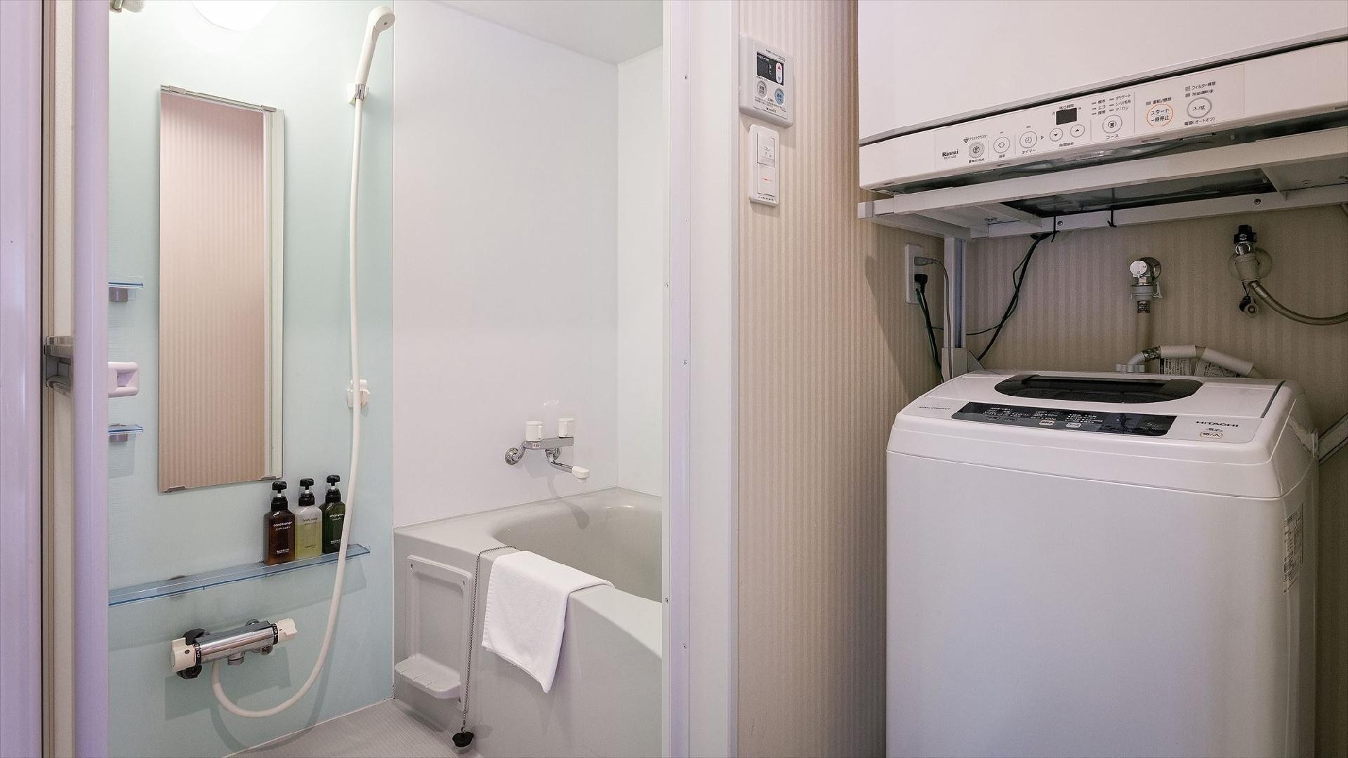 Deluxe Fourth Bathroom