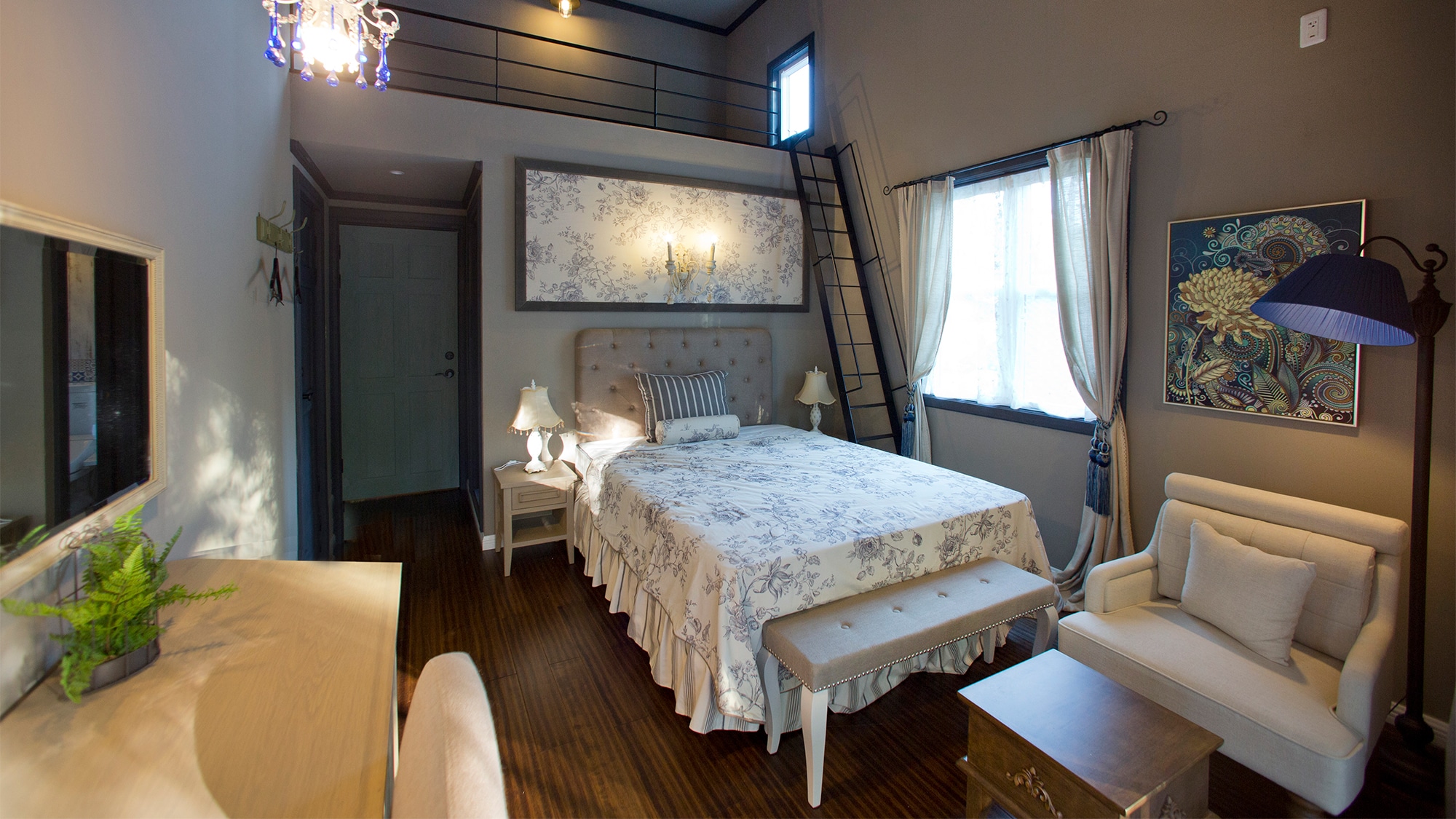 Double bedroom with loft on 2nd floor
