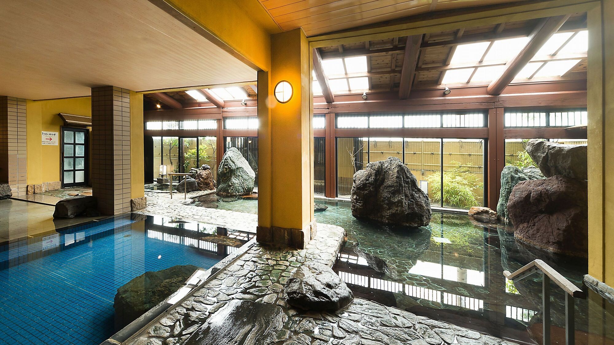 [Taro-no-Yu] * Relax your mind and body with a warm atmosphere of megaliths full of wildness.