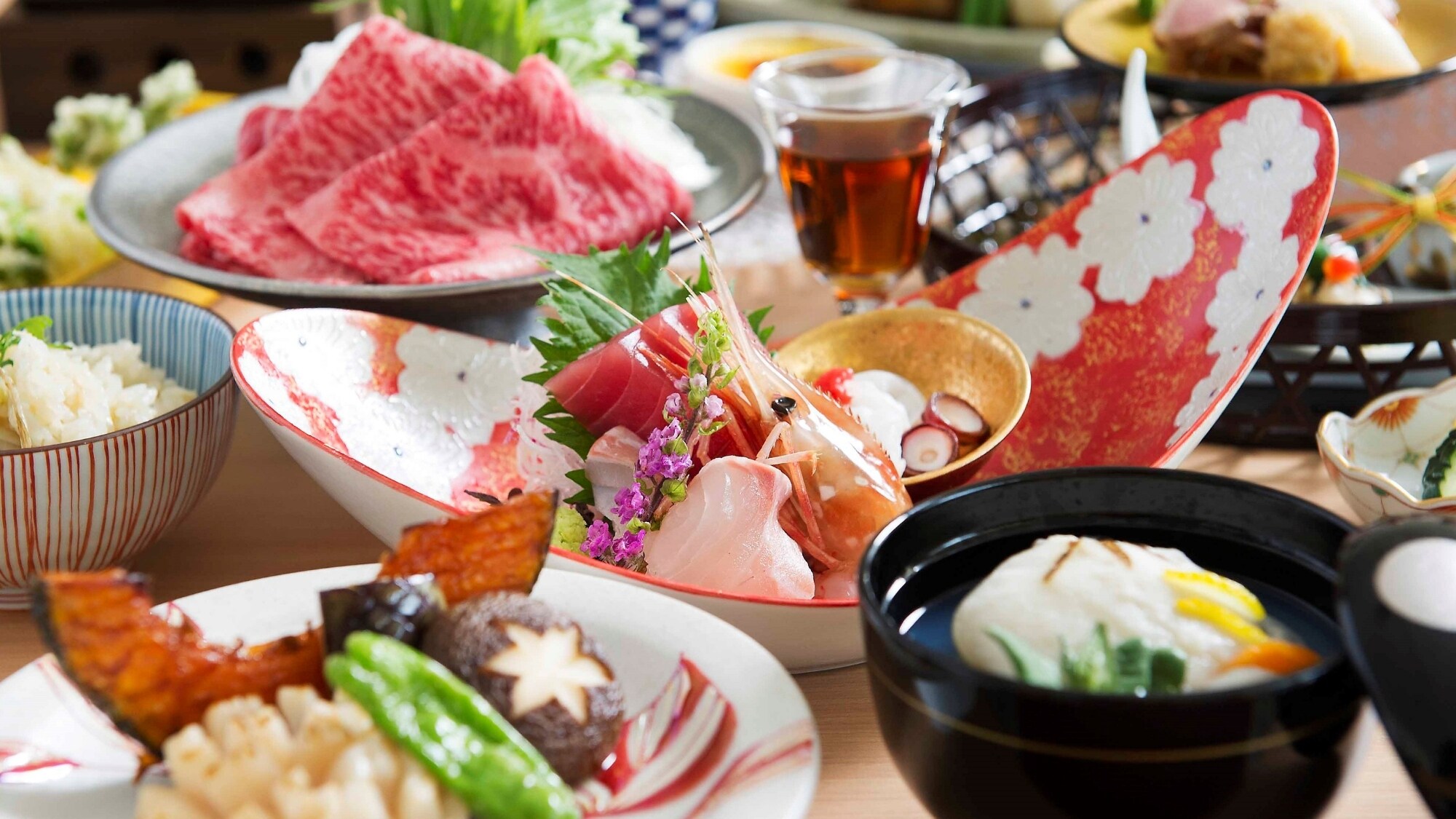 <Example of seasonal kaiseki course> A creative Japanese kaiseki course meal prepared monthly by the head chef