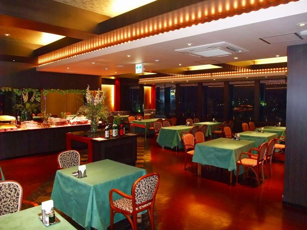 8th floor restaurant "Sun Ace" (night)