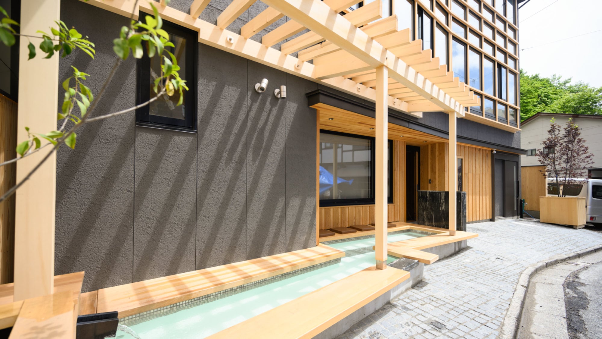 You can enjoy the cafe while soaking in the footbath / footbath.