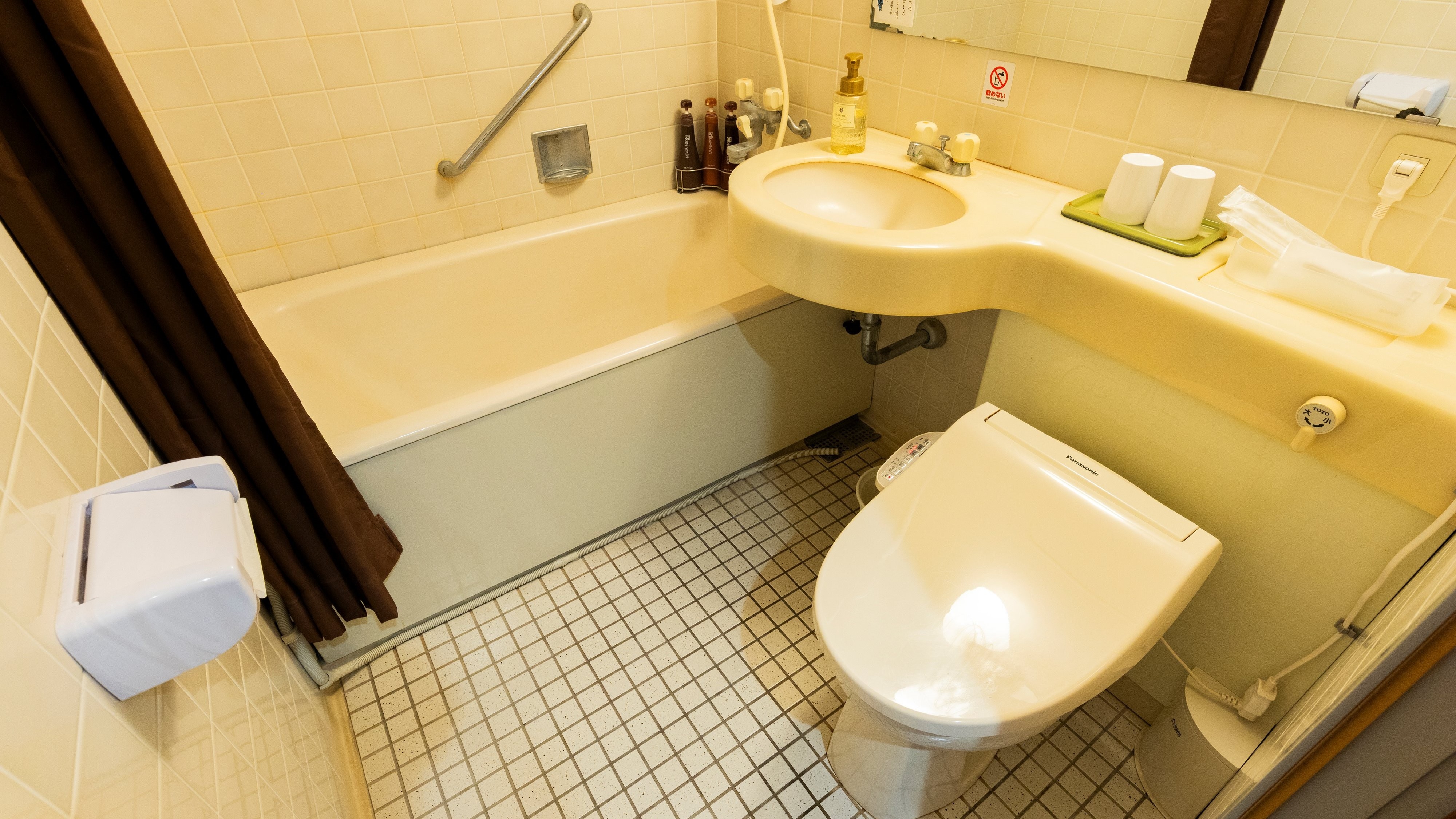 8 tatami twin beds, bath and toilet included