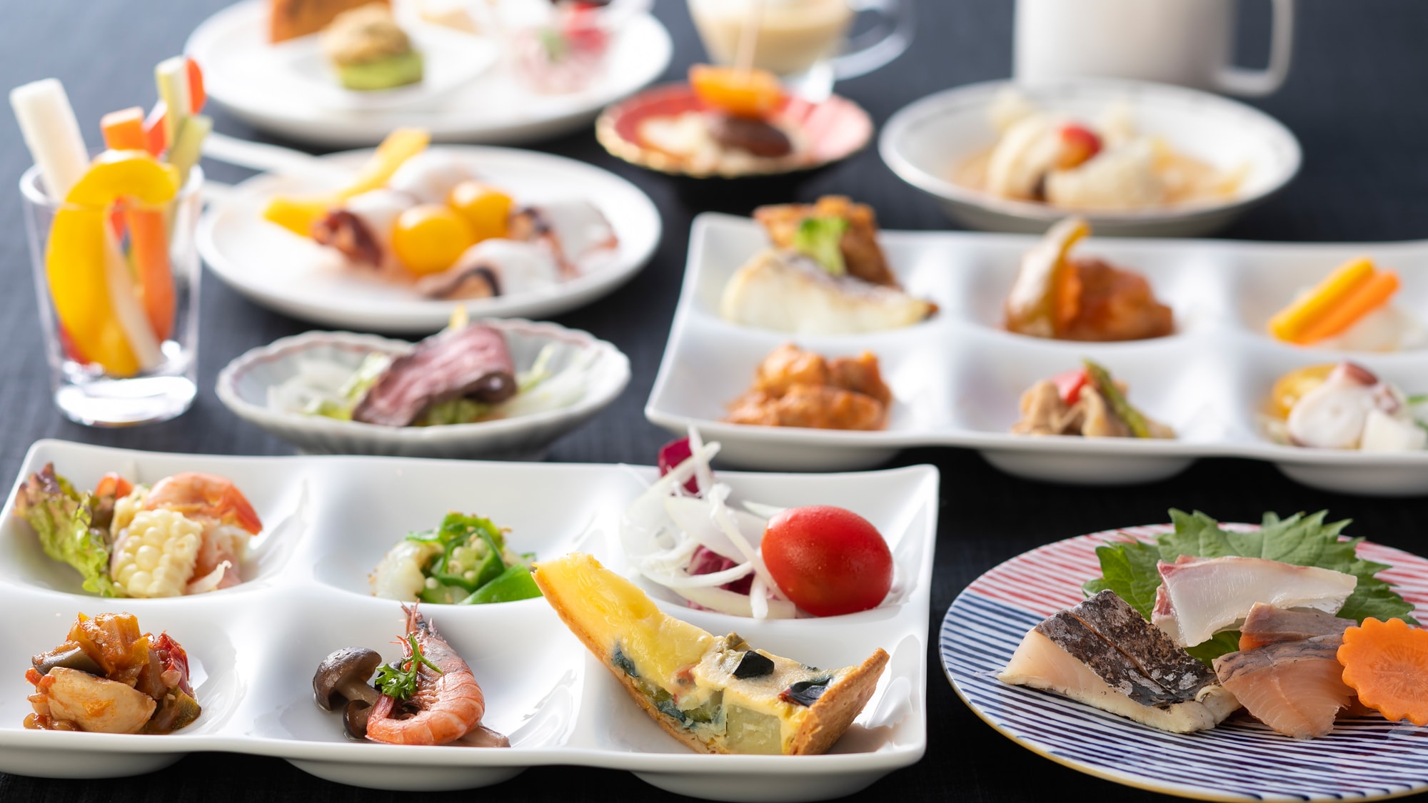 Dinner buffet featuring an abundance of island seafood (image)
