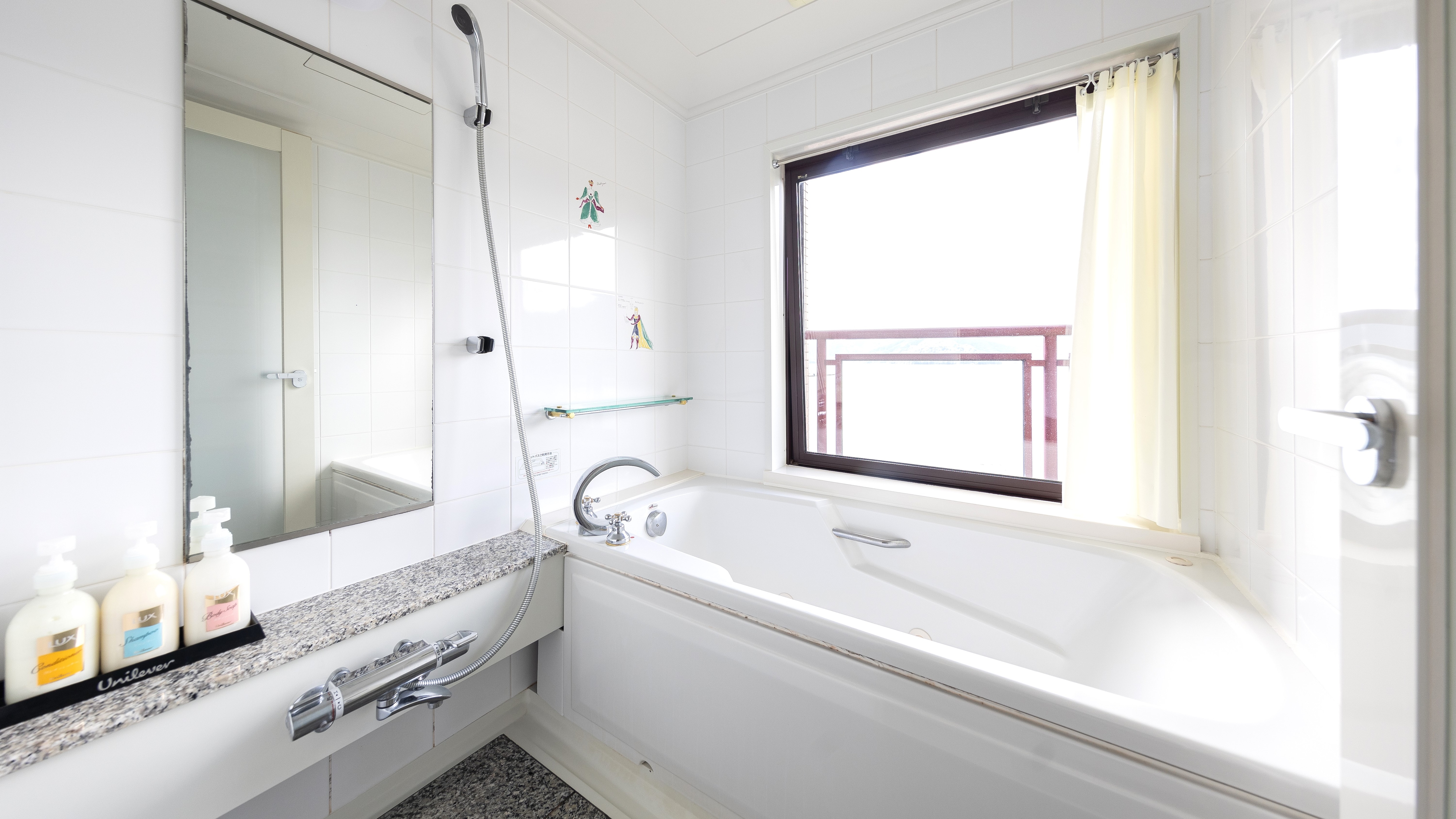 Phòng tắm tiêu chuẩn hướng biển đôi