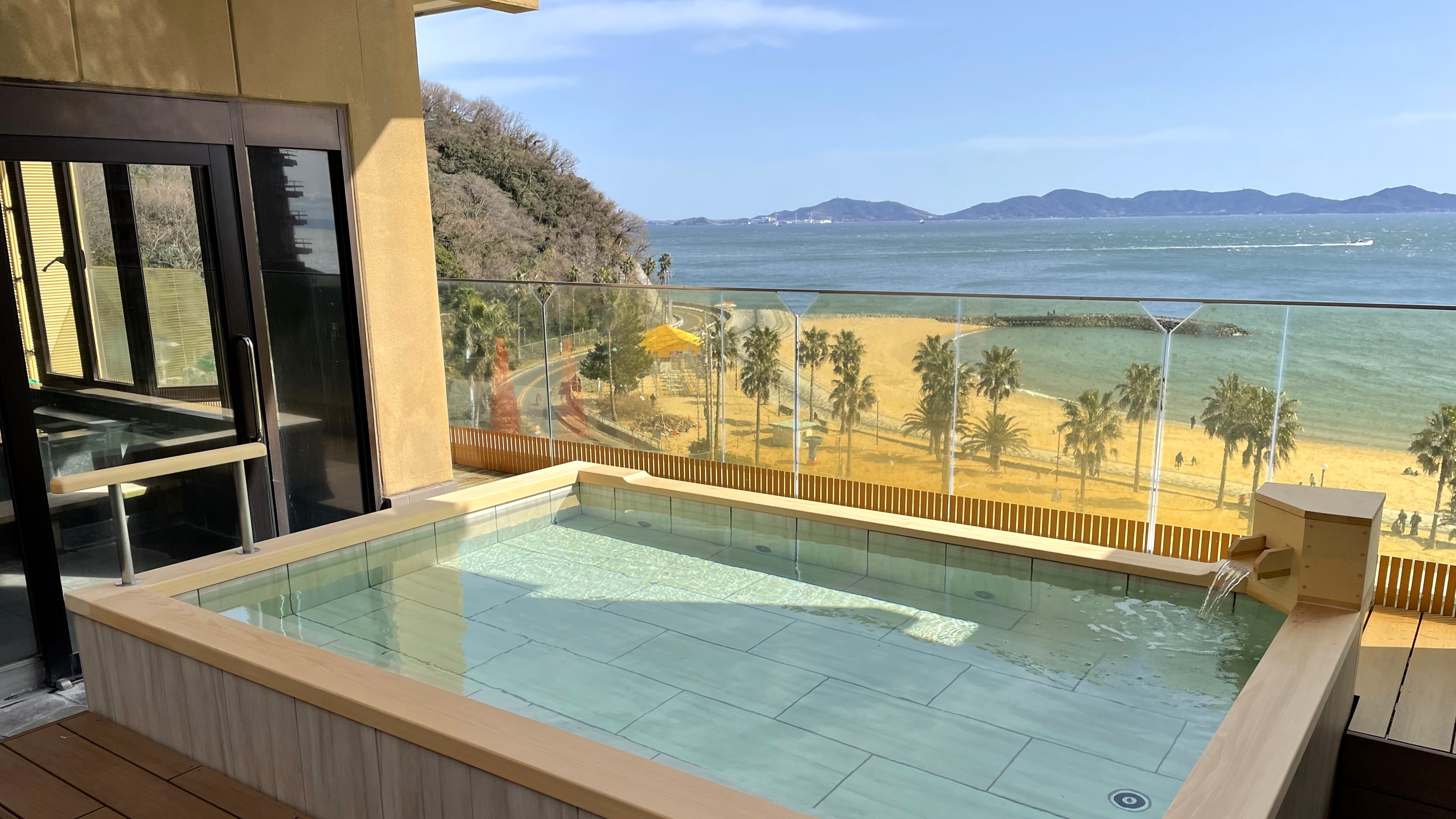 Top floor open-air observation bath "Umi Koukou"