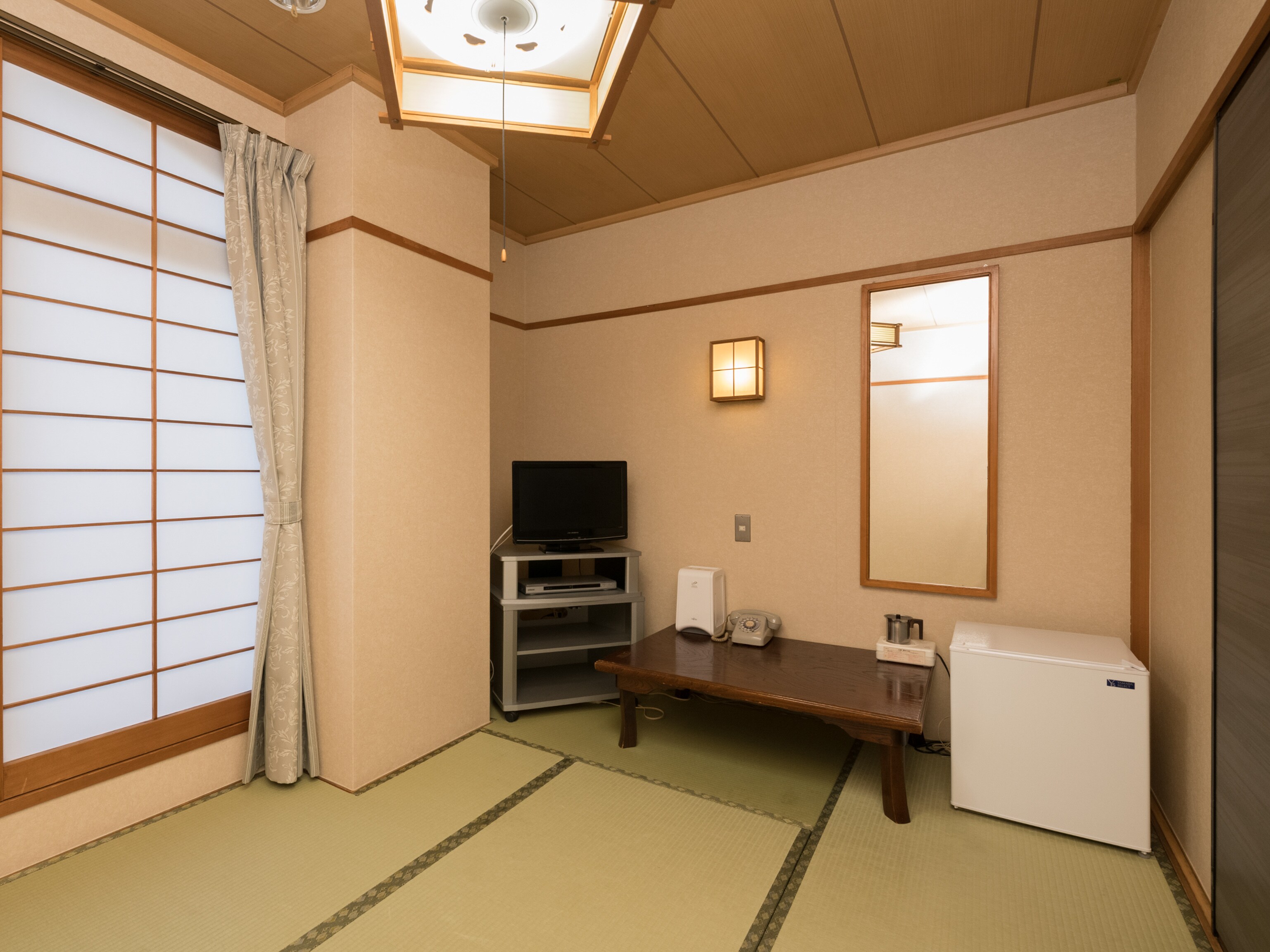 [Smoking] Japanese style room for 1-2 people