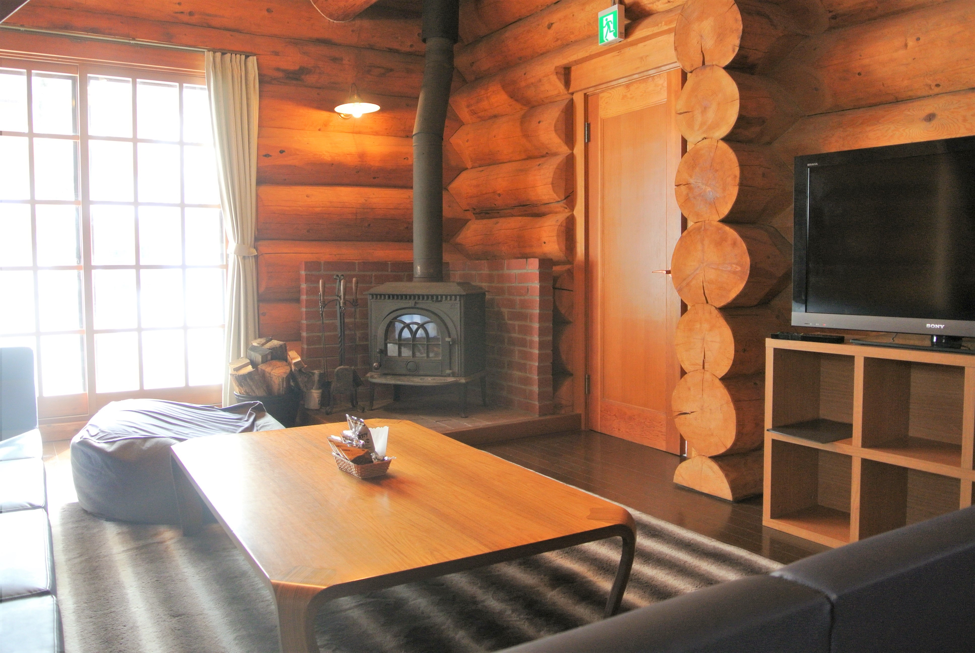 Log house dining