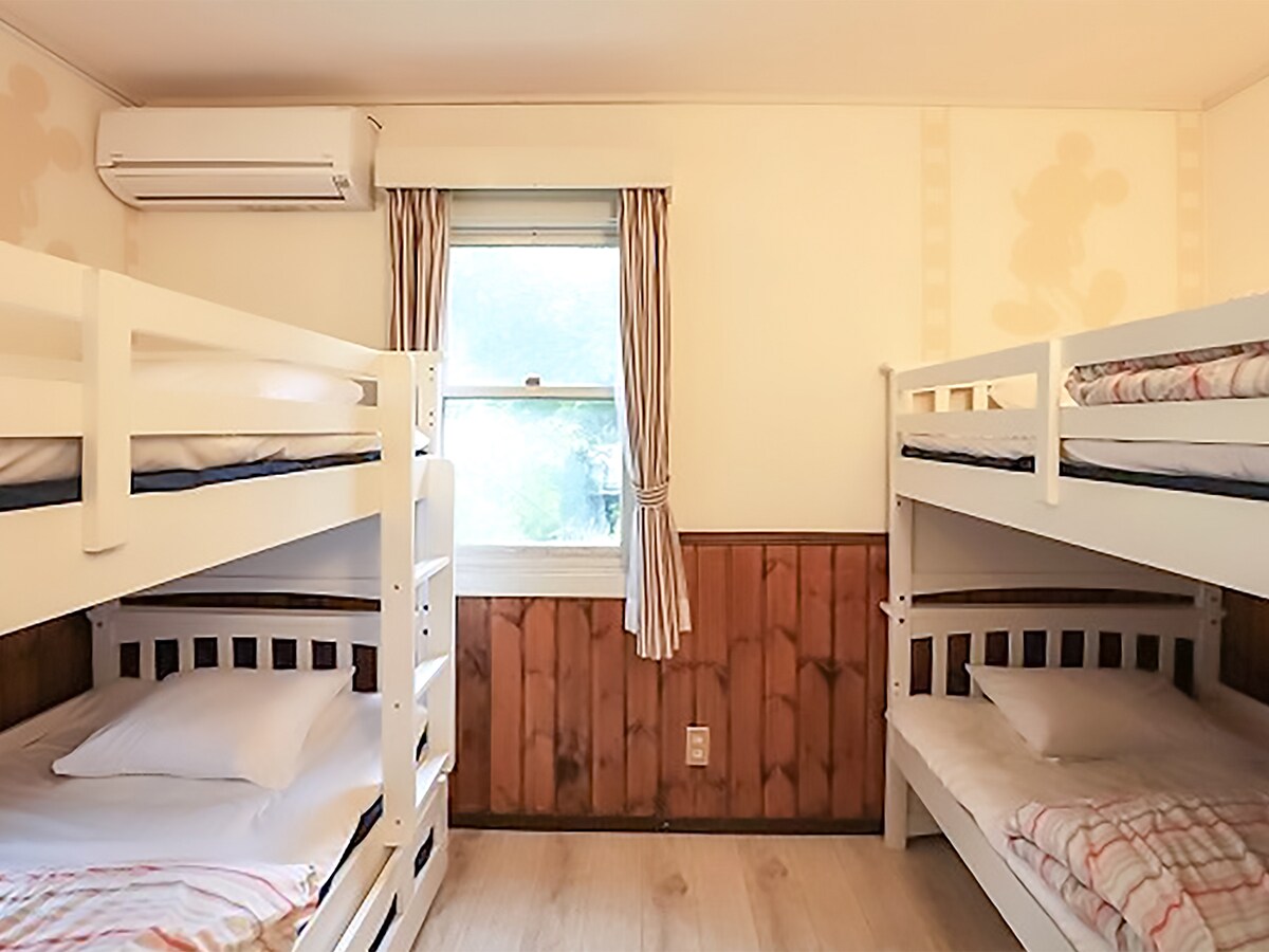 ・[Bunk bed room] There is an extra bed so up to 2 people can stay.