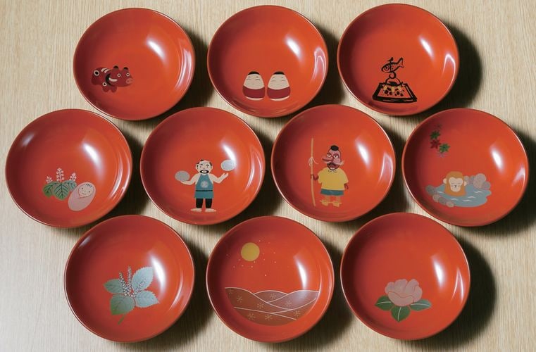 Aizu lacquer hand salt plate