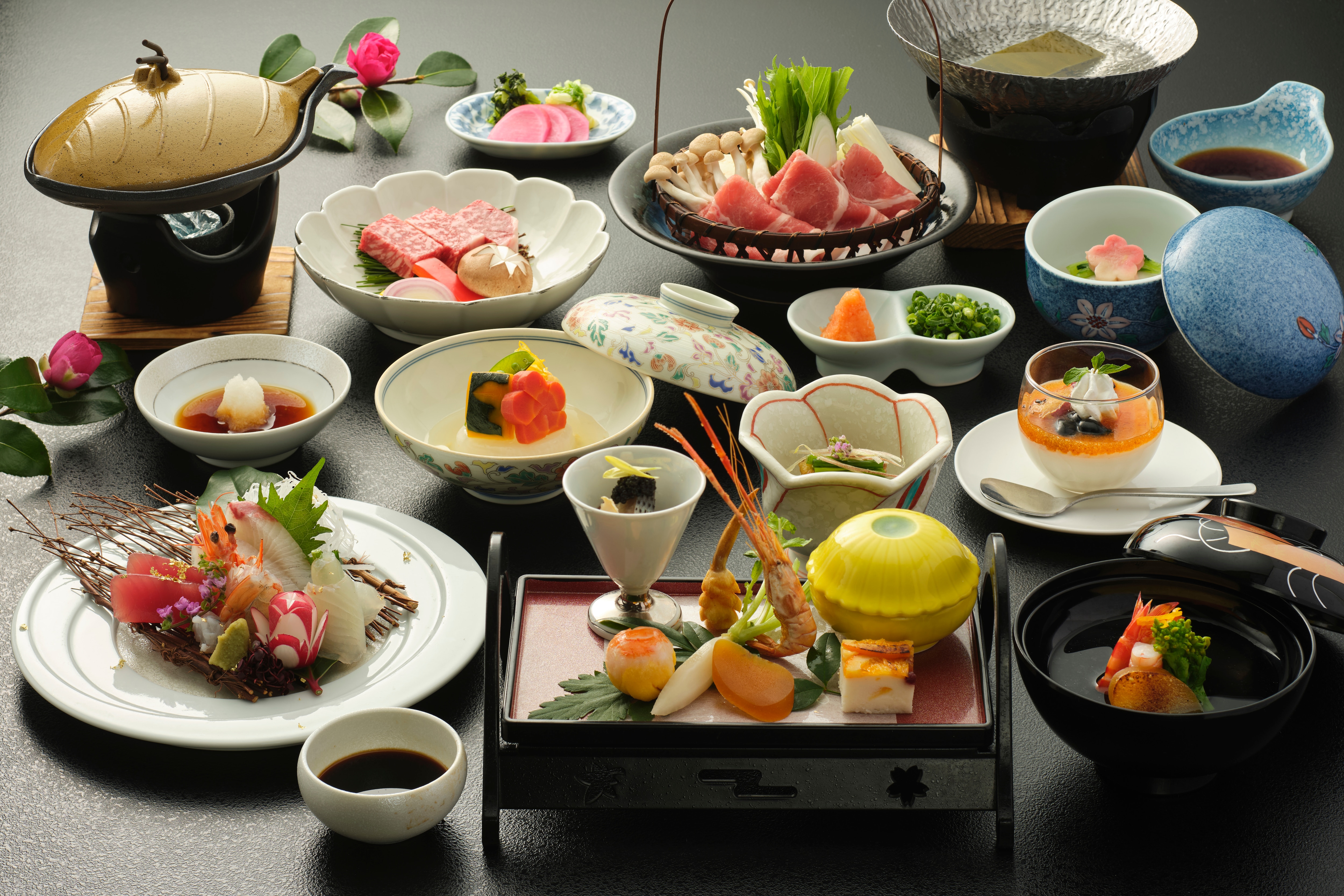 Contoh masakan kaiseki Jepang dengan shabu-nabe babi hitam