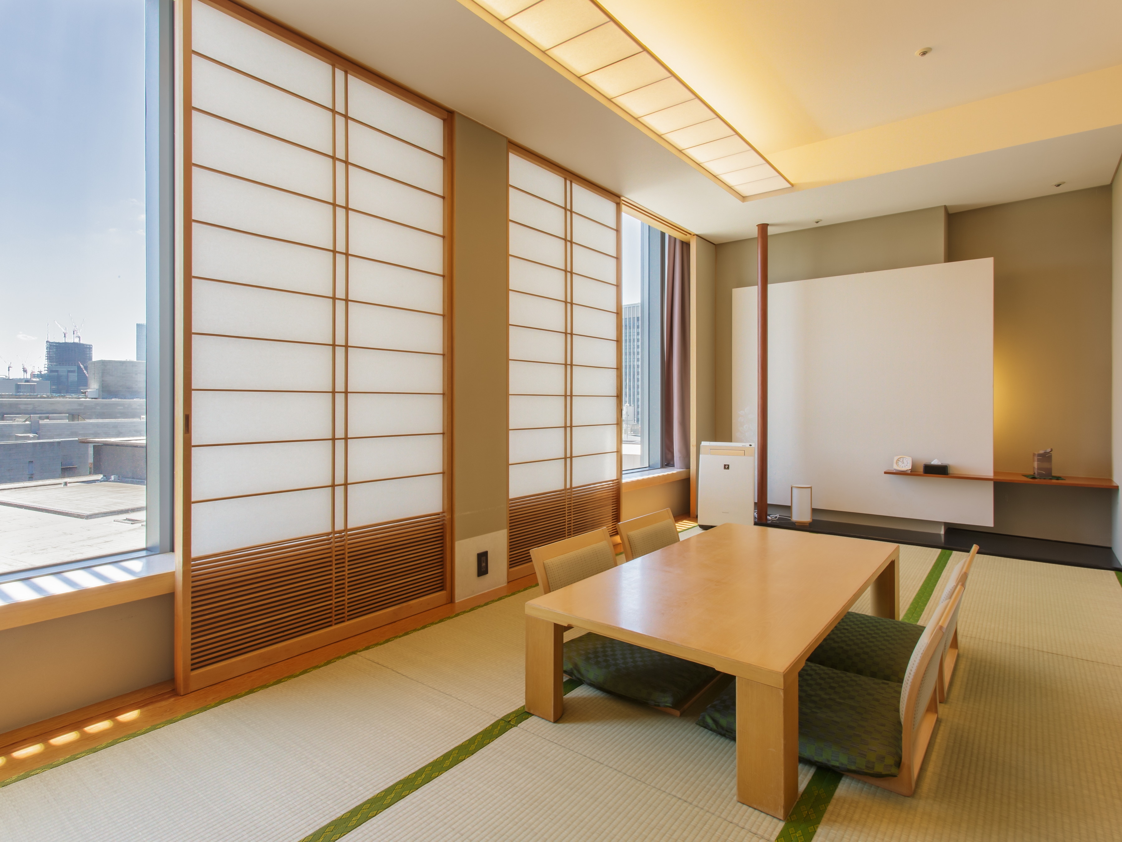 Kamar bergaya Jepang (9 tikar tatami, menghadap Istana Kekaisaran, kamar mandi dan toilet terpisah)