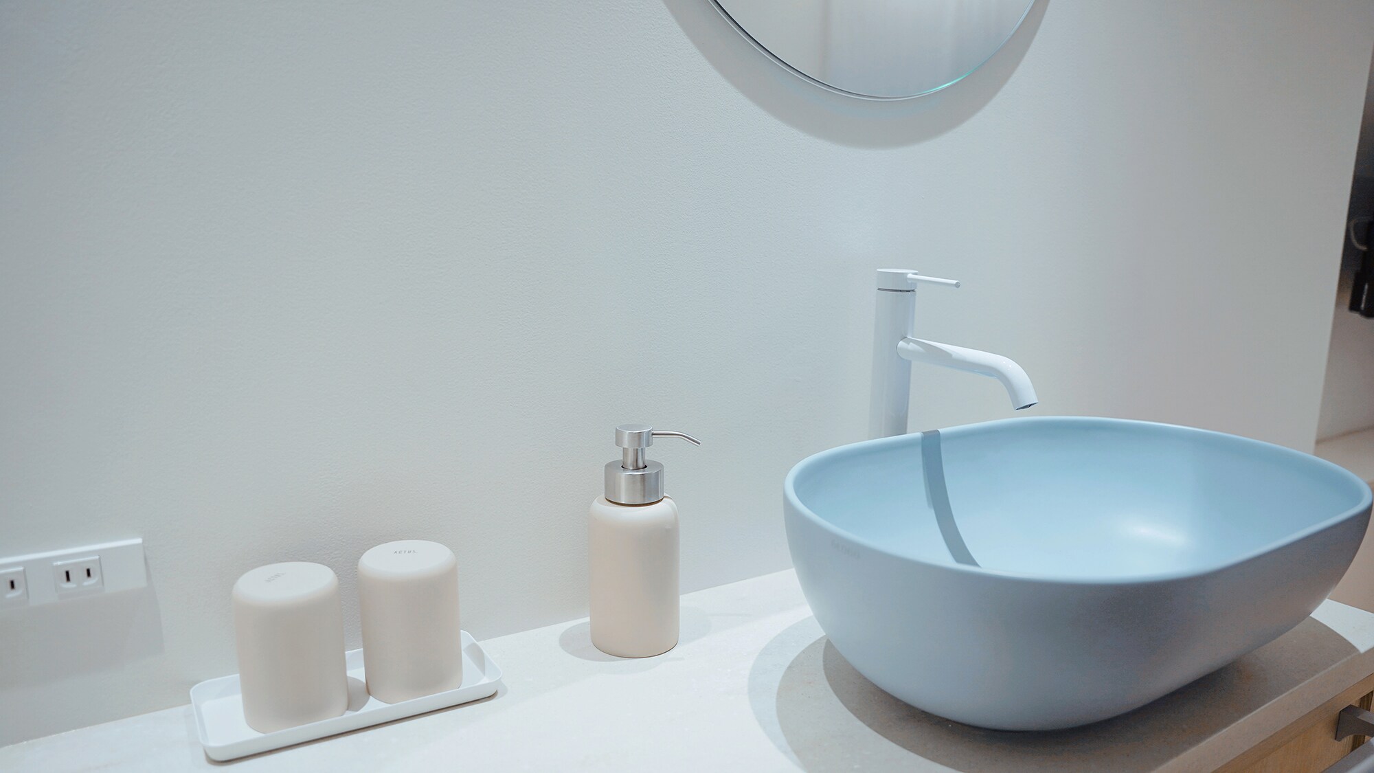 [Standard] Rounded washbasin space