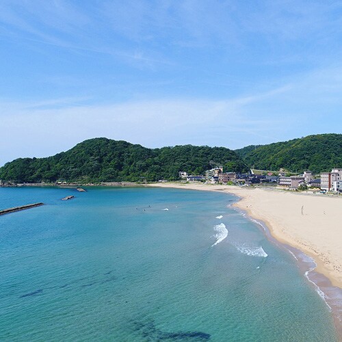 [Sunset Gaura Hamazume Beach] Because it is shallow, families can rest assured (10 minutes walk from the hotel)