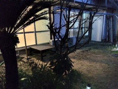 庭院：晾曬休閒床單、游泳圈等的地方。