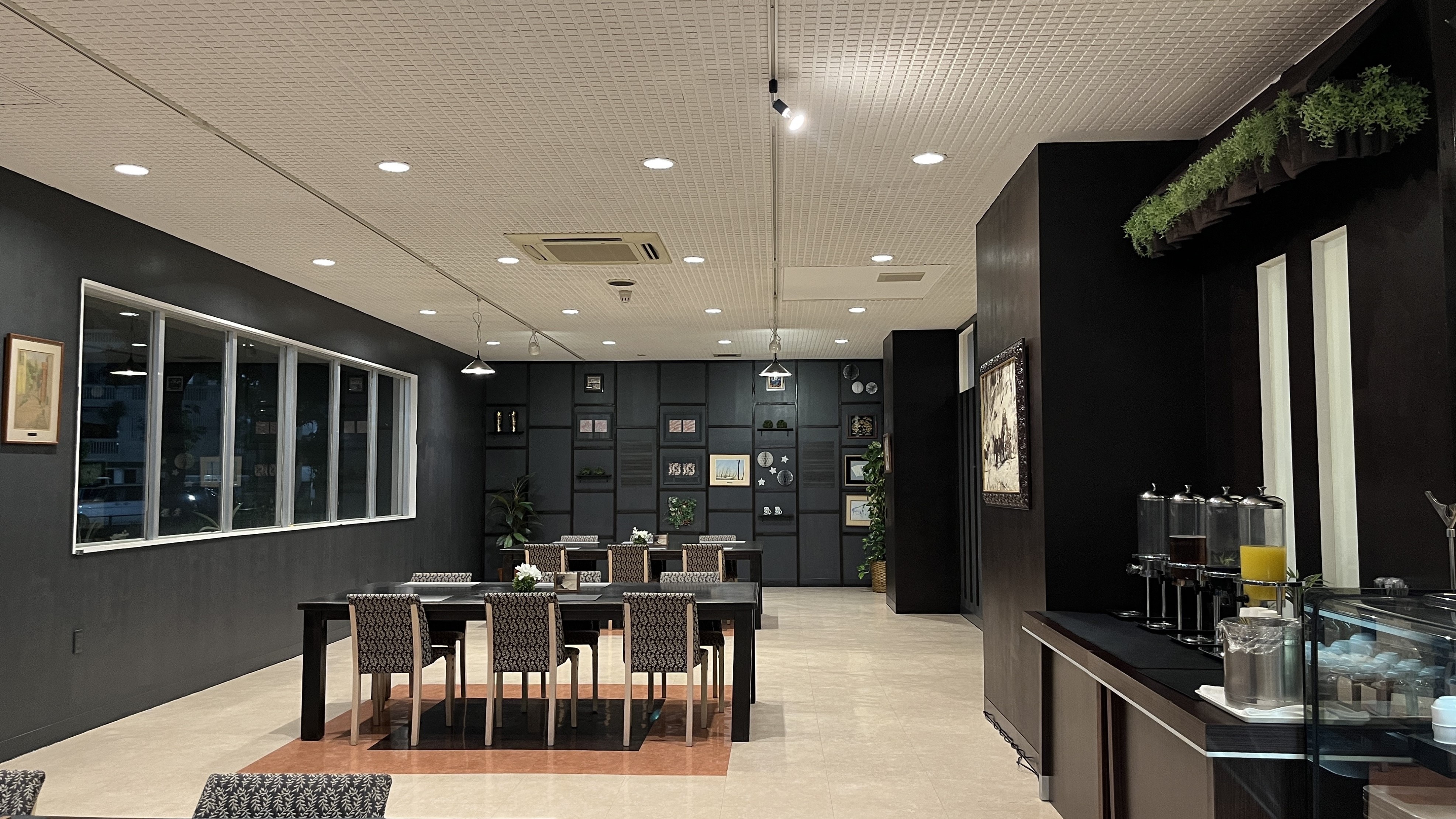 [大廳] 寬敞的空間，可用於會議、對話或遠距辦公。