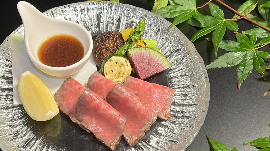 【龍宮懷石夏季限定菜單】烤牛肉配時令烤蔬菜