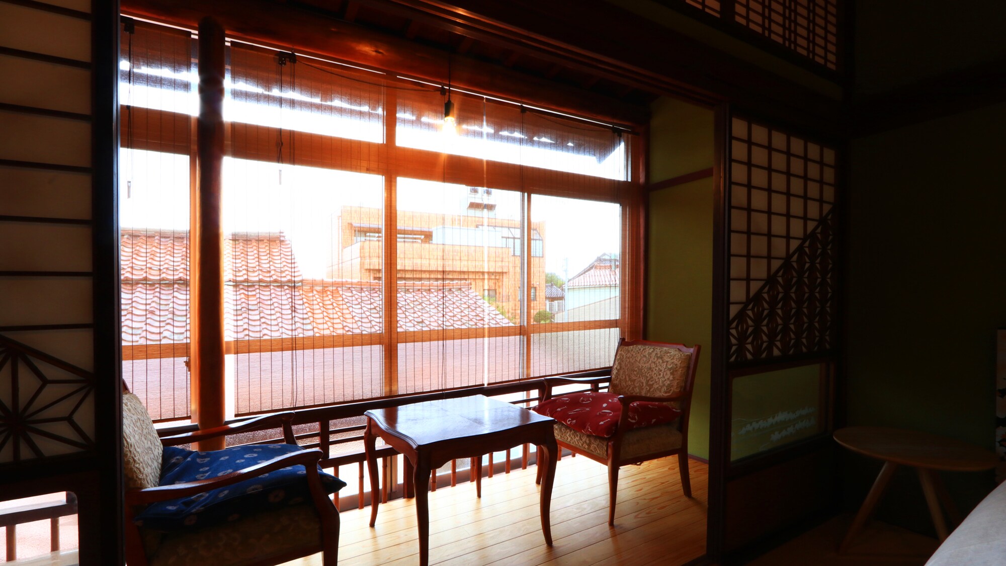 Kumiko room and veranda facing the street
