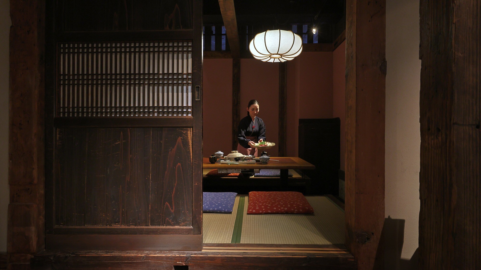 "Kamado," a dining space with completely private rooms.