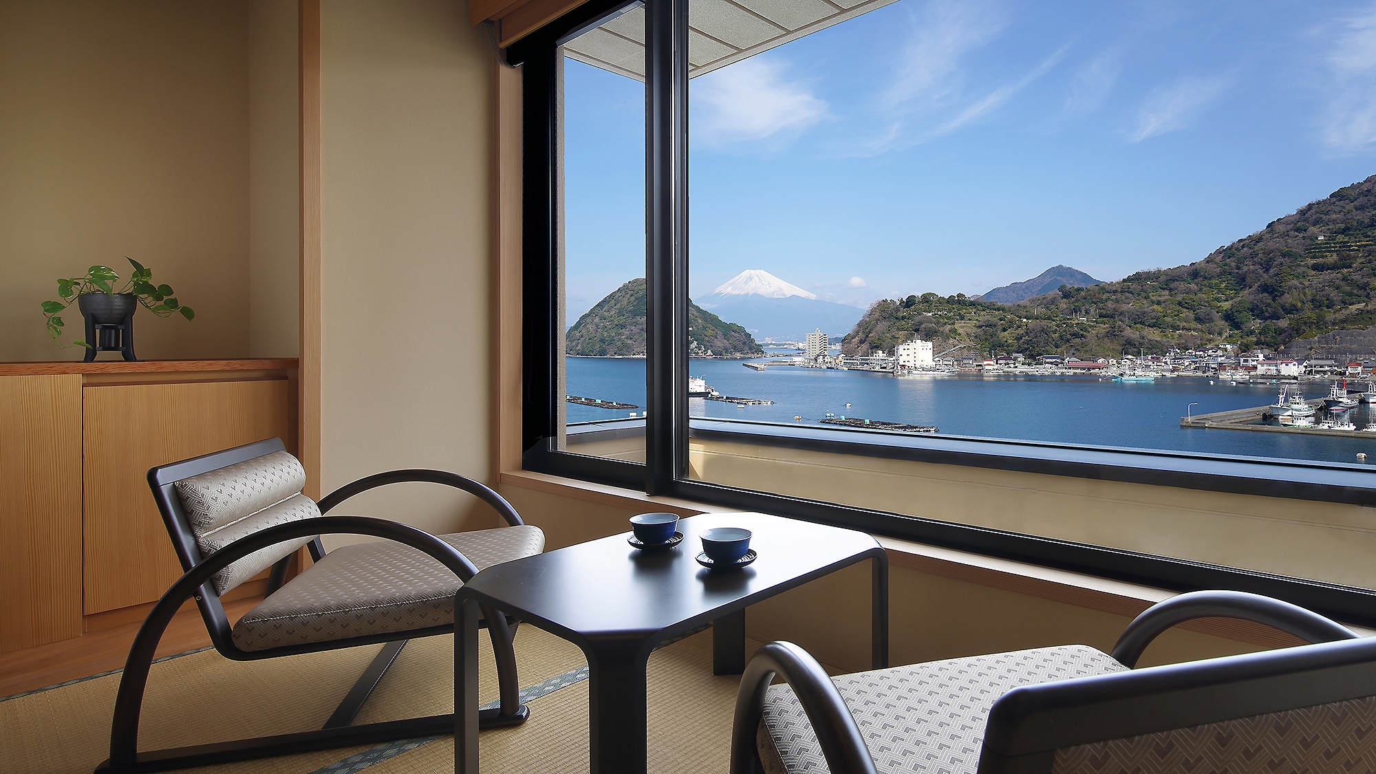 Special room with semi-open-air bath "Tsuki" (Reopened in July 2019)