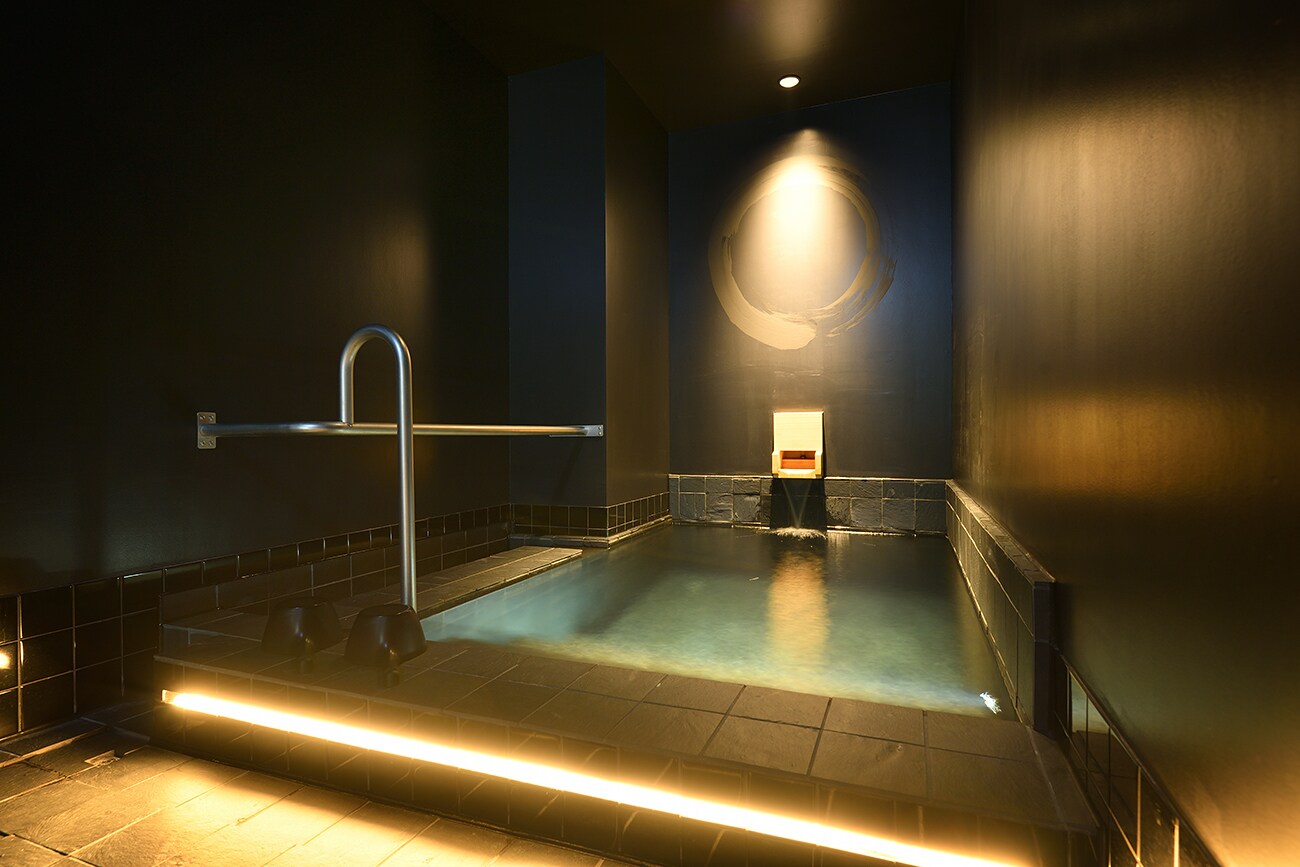Men's sauna cold bath