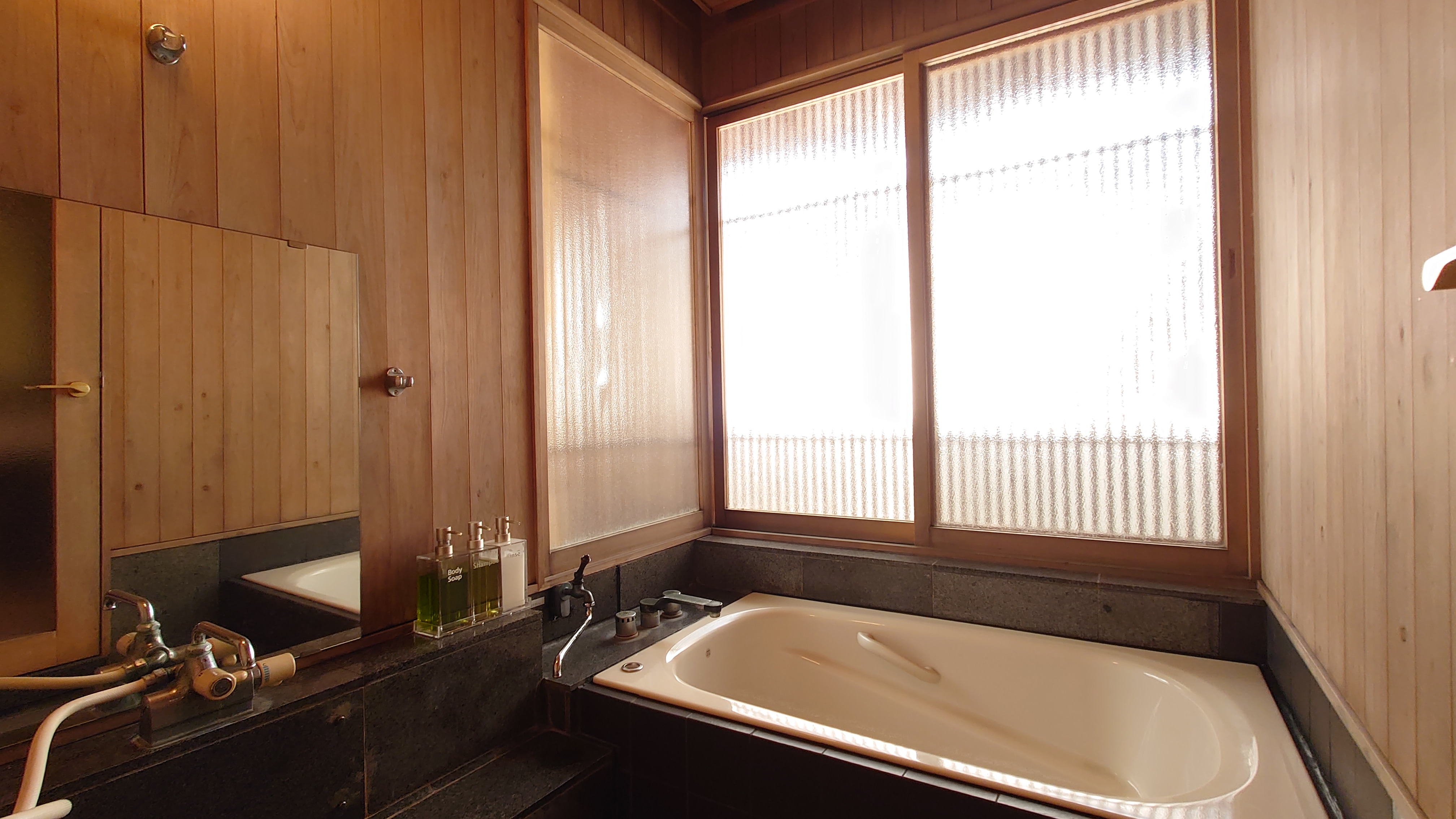 [Outhouse/Koujinan] ~Hot spring water comes out in the room bath~