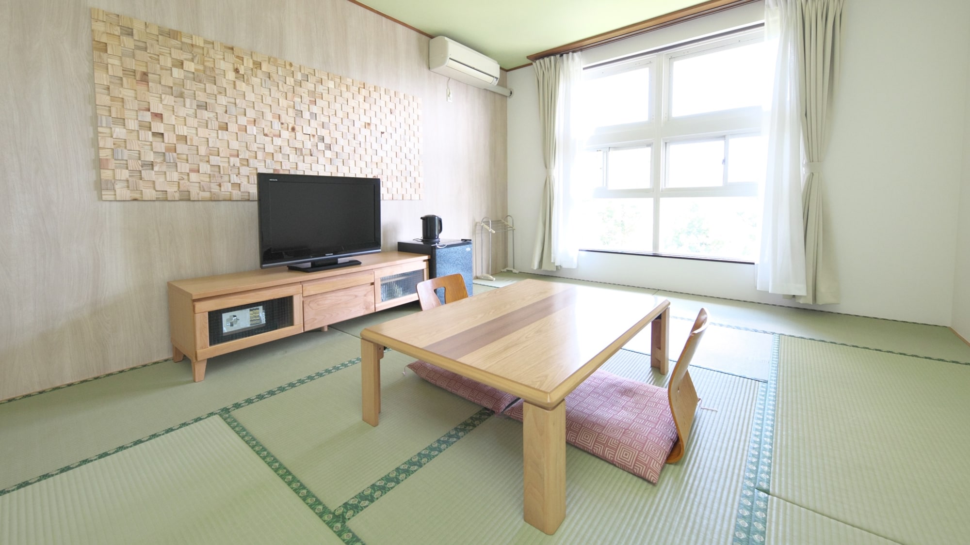 【일본식 방】8~10 다다미(조망을 신경쓰지 않는 방향) 청결감이 있는 일본식 방.