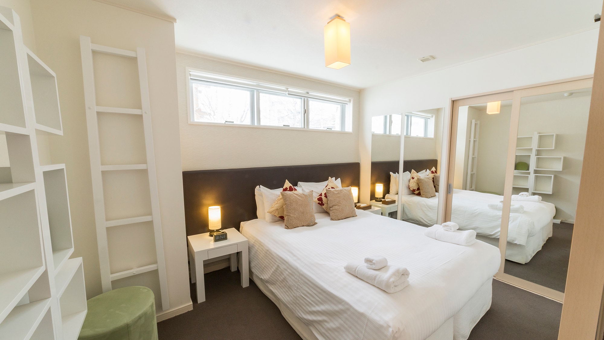 Bedroom (choice of twin or double)