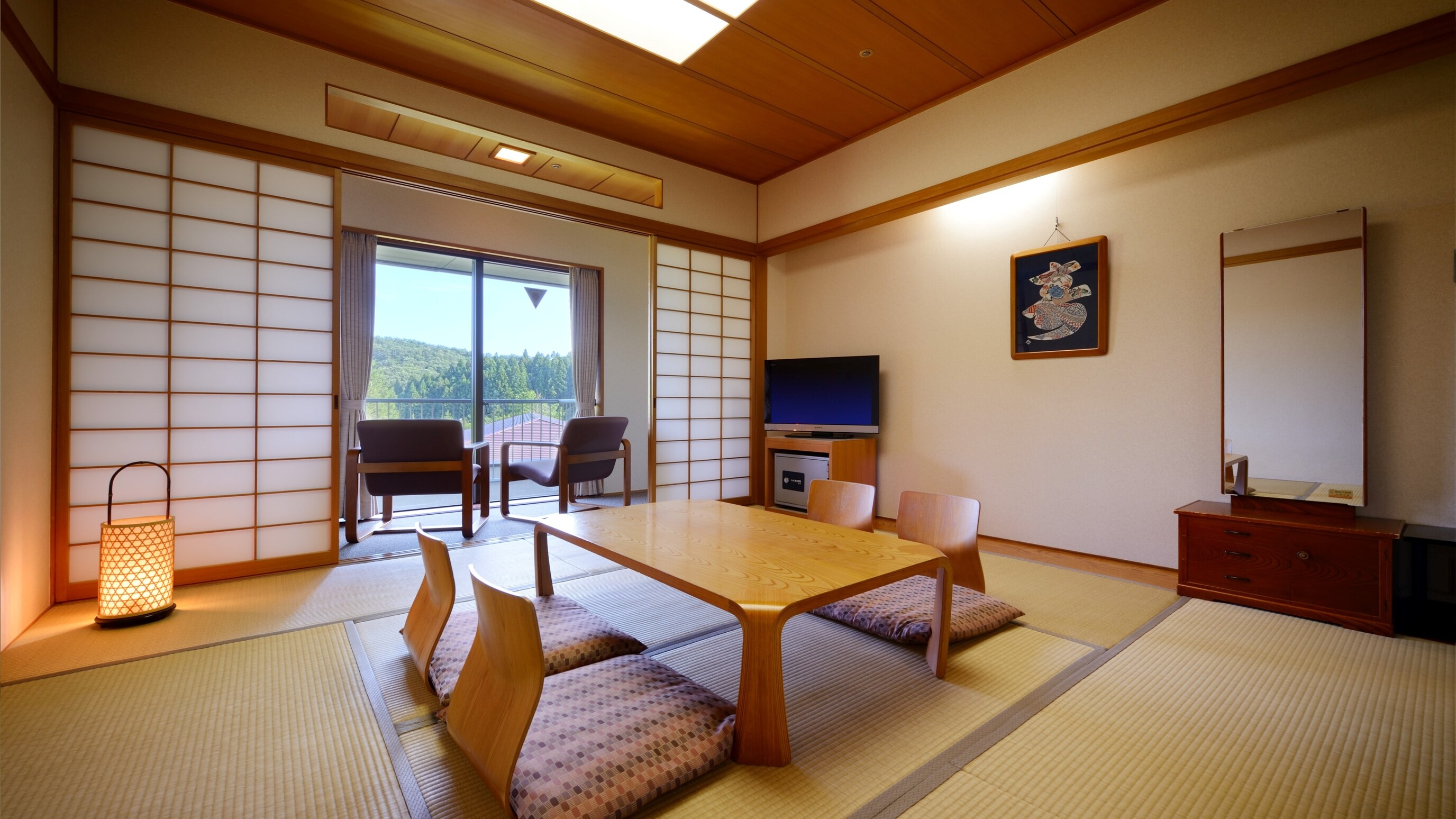 ชั้น 3 * ห้องสไตล์ญี่ปุ่น 8 เสื่อทาทามิ (พร้อมอ่างอาบน้ำและห้องสุขา)