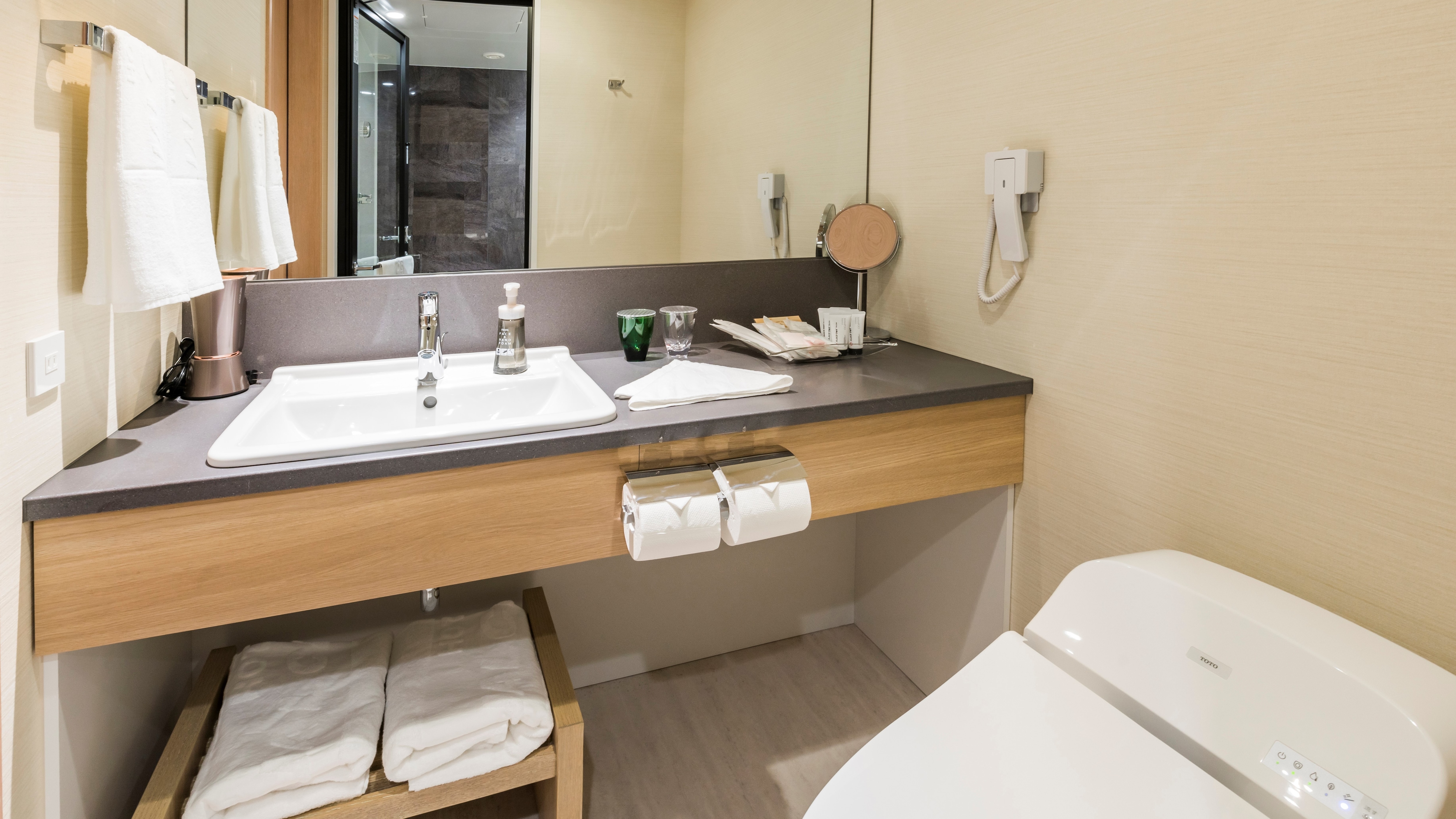 [Moderate Queen & Superior Twin] Ruang kamar kecil