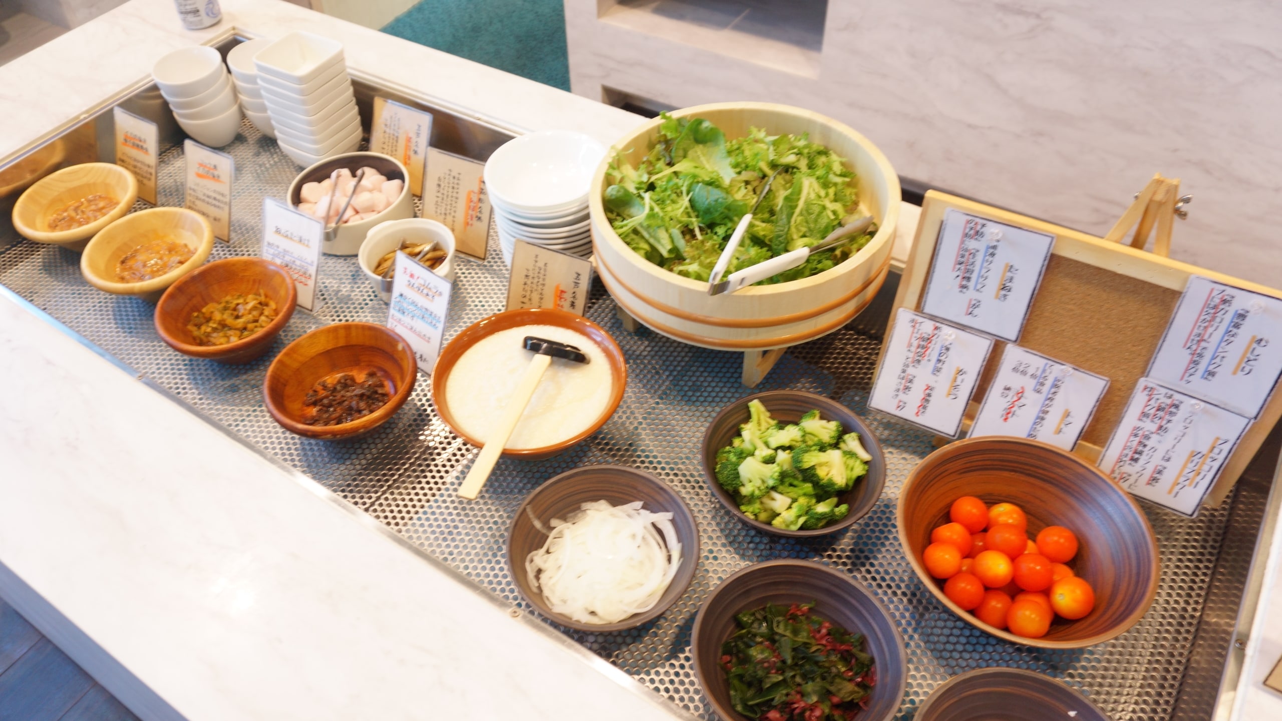 [บุฟเฟ่ต์อาหารเช้า] มุมสลัด