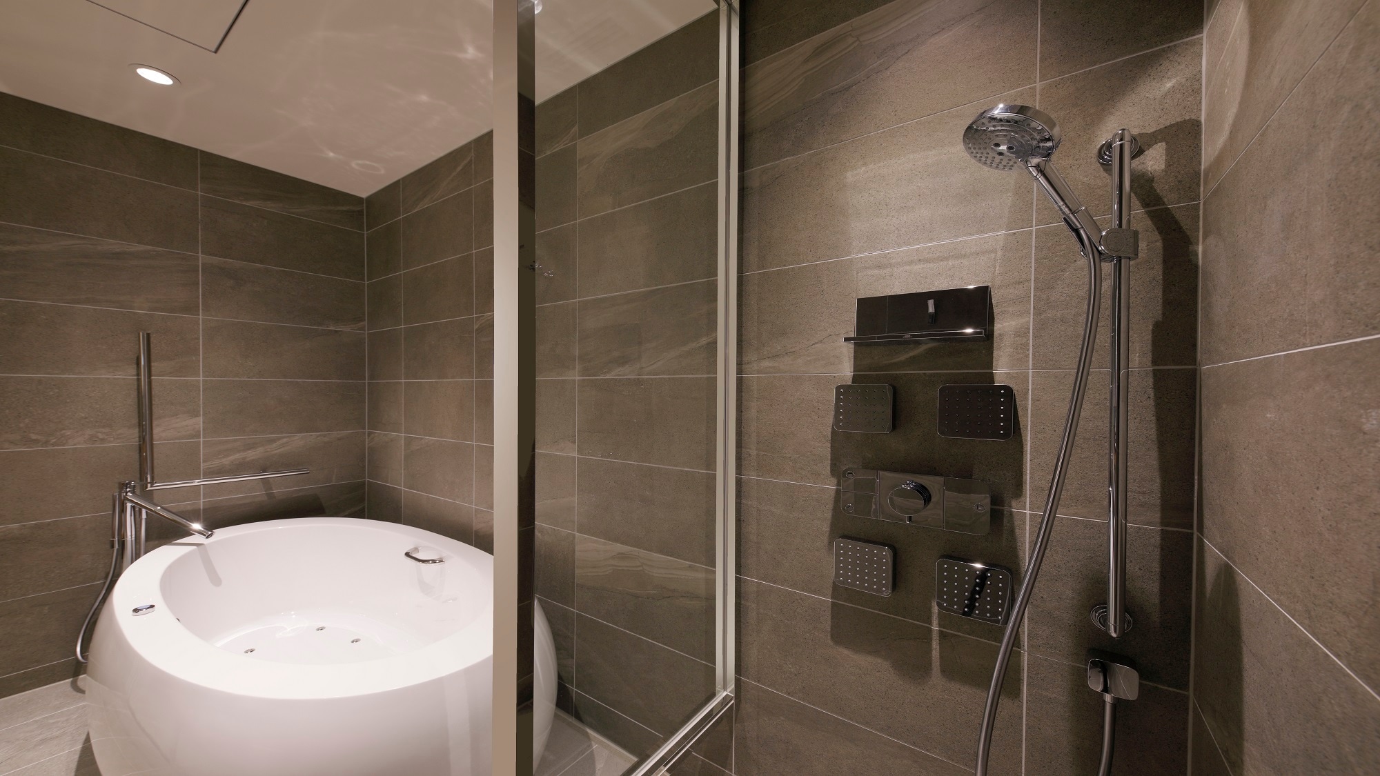 Nikko floor suite/bathroom example