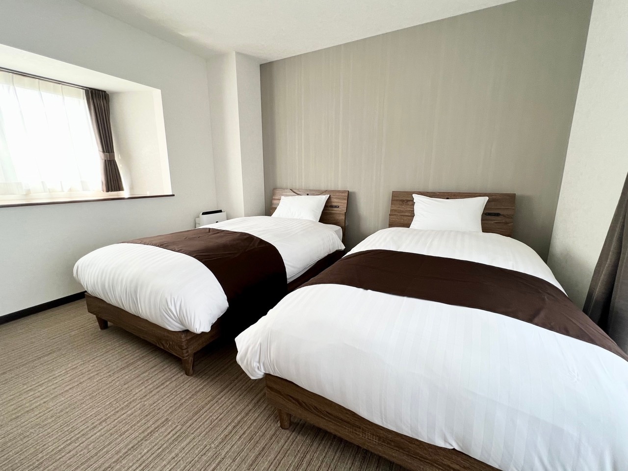 Room 1 (Twin room with balcony)