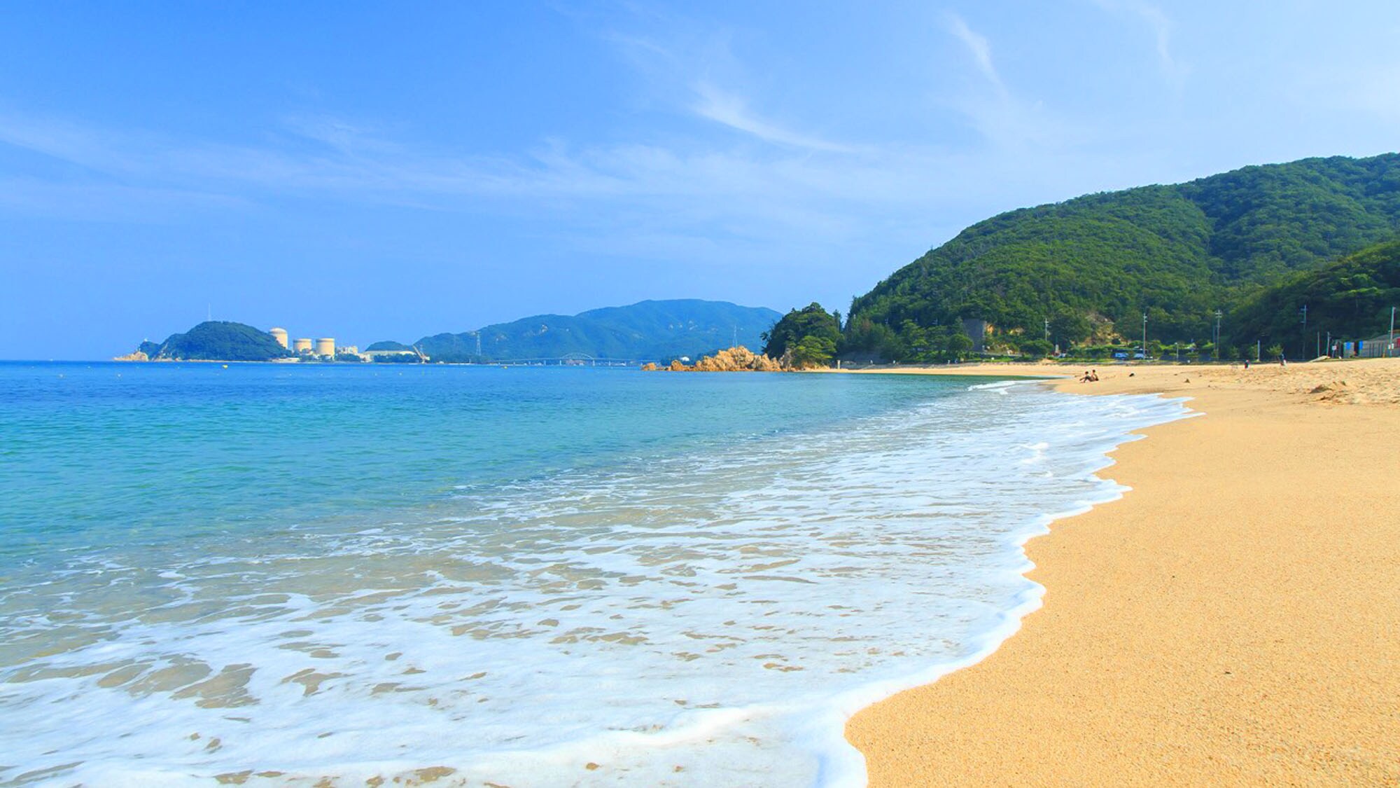 The best beach, Suishohama, is just a 5-minute drive from our hotel.