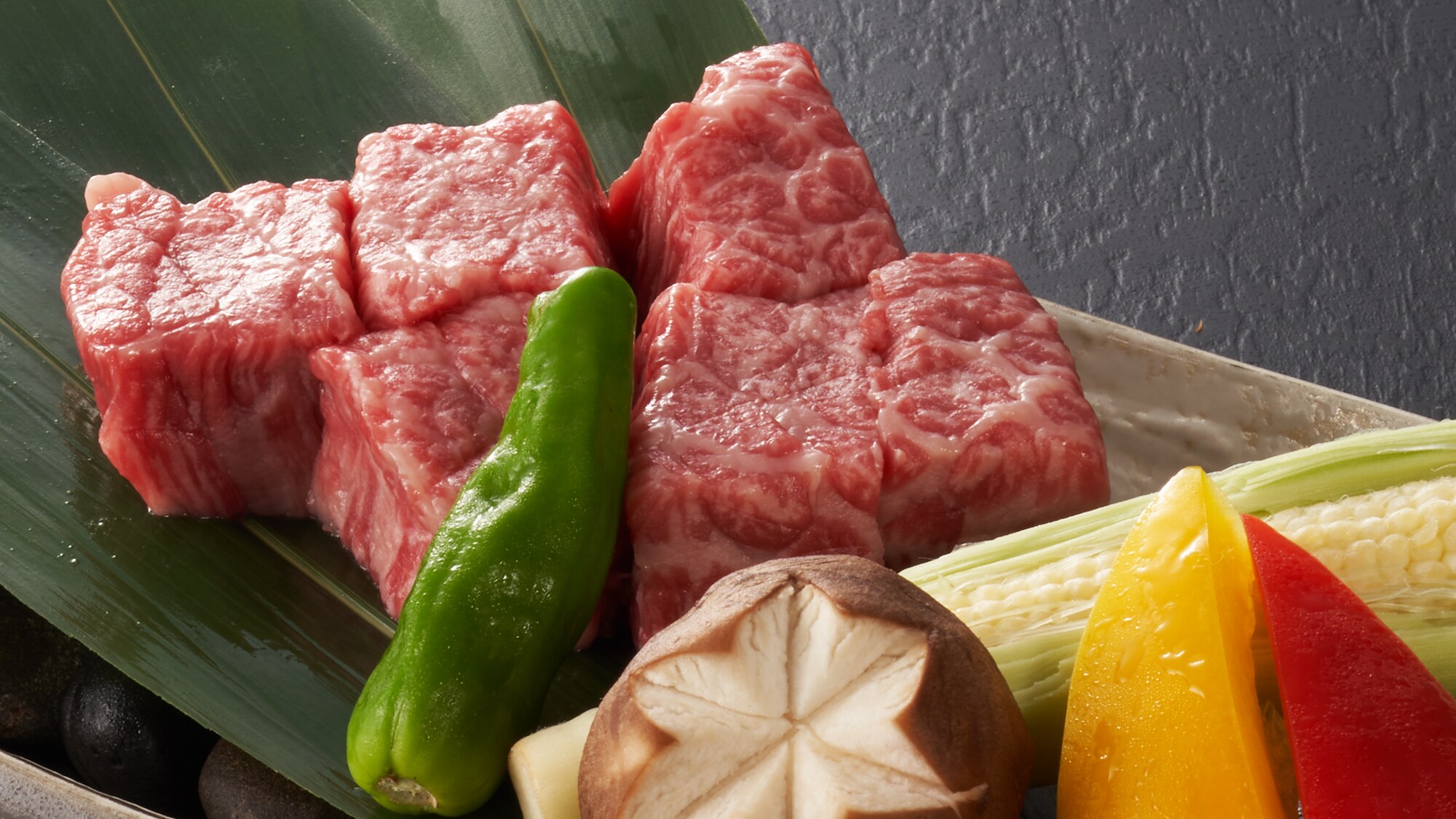 [Stone-grilled Japanese Black Beef] An upgrade to the "Manyo-no-zen"! I want to eat meat as well as fish! Limited-edition special meal