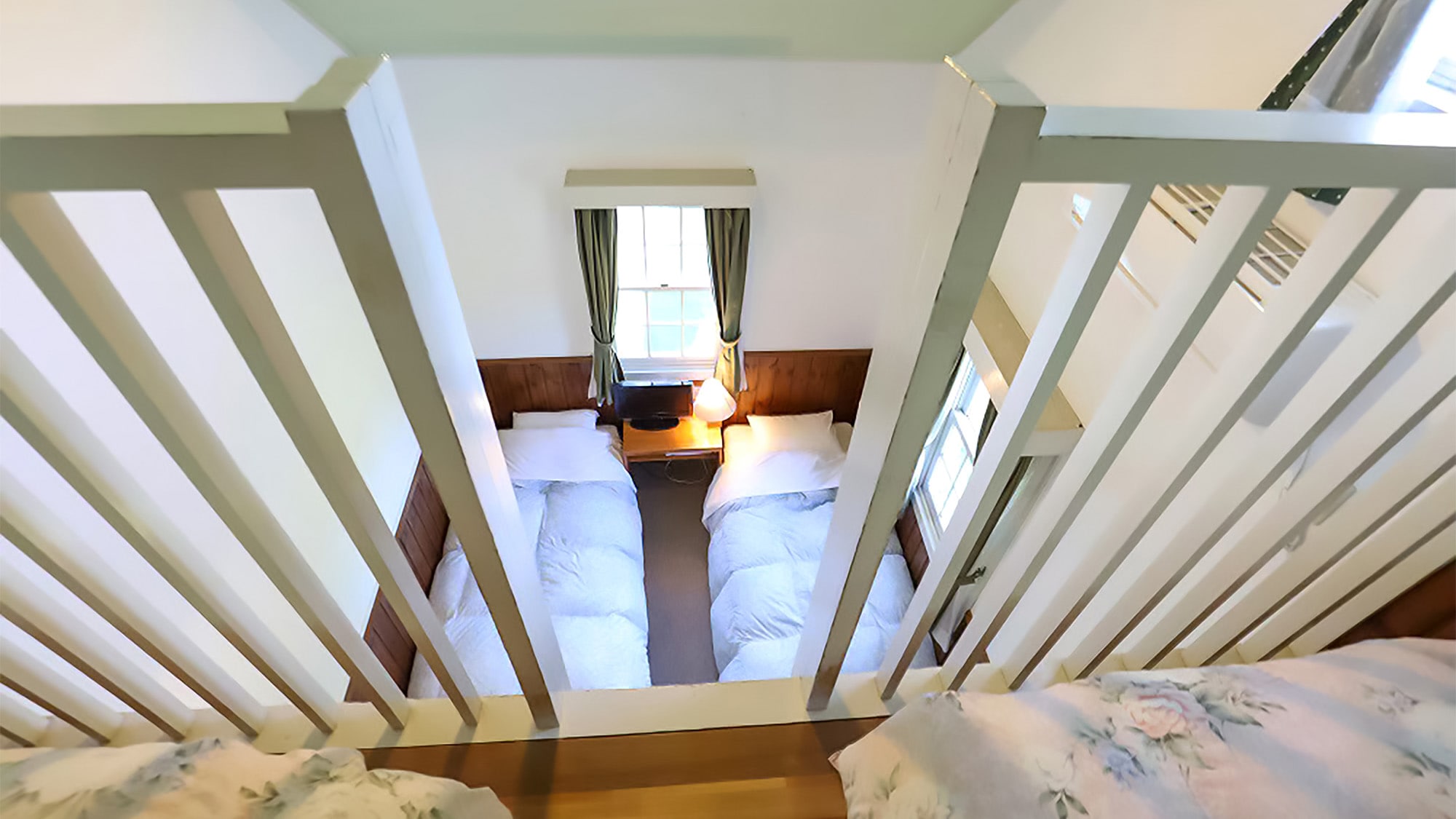 ・[Loft Room] Relax in a soft and fluffy bed.