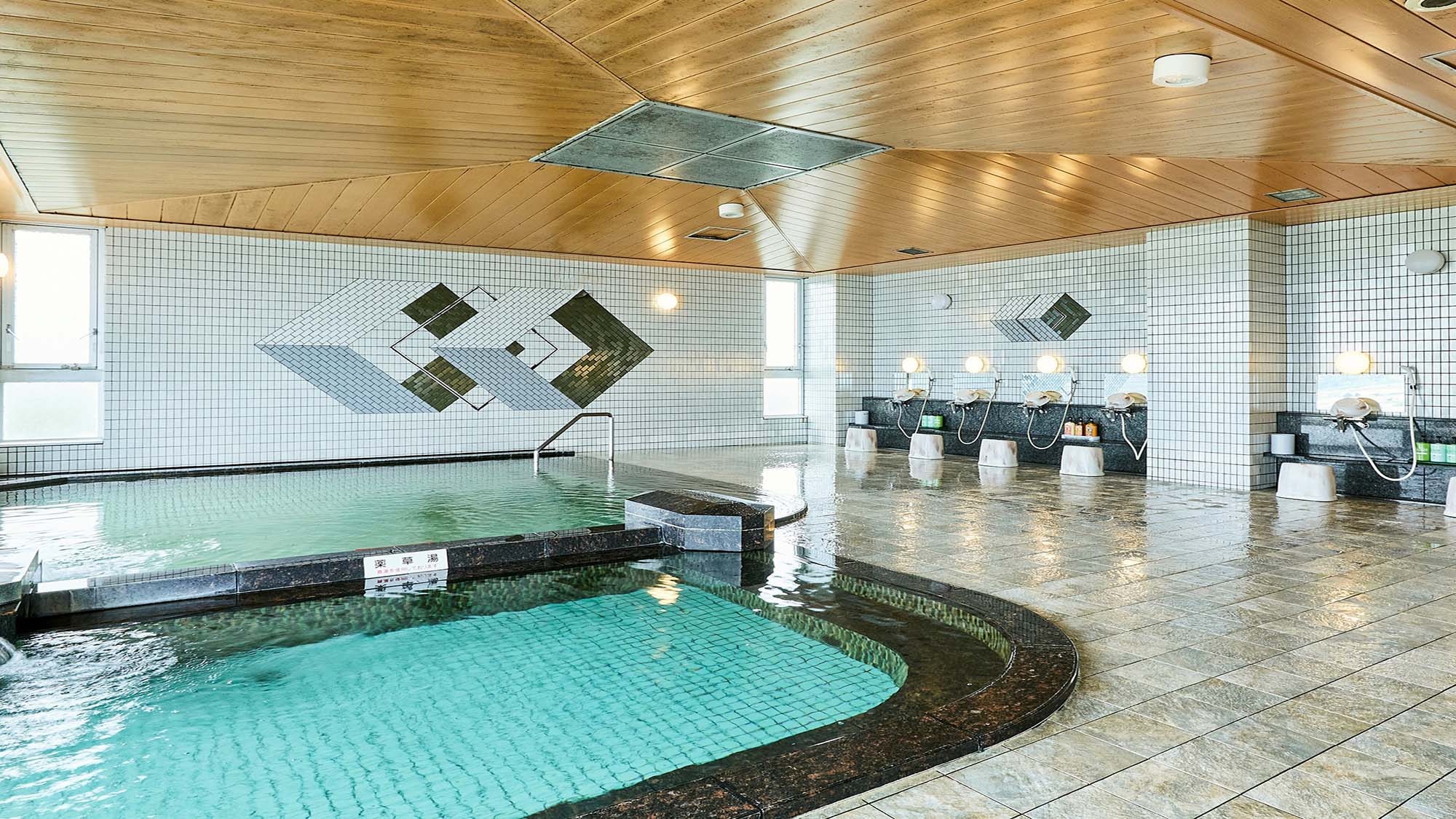 The quality of the natural hot spring is simple hot spring, hypotonic, weakly alkaline, low temperature hot spring.